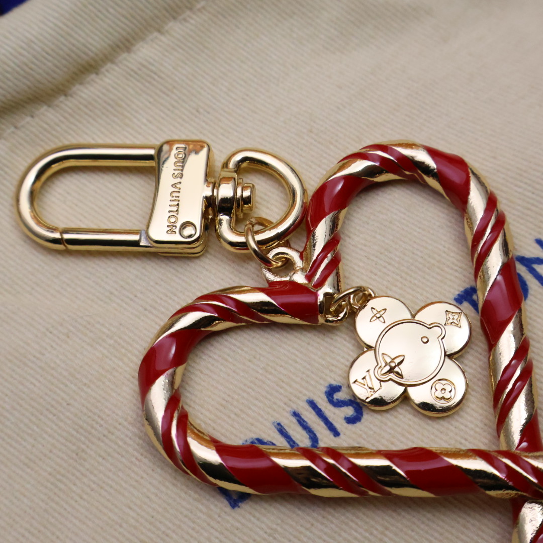 -驴家🏠新品新款上新🤩四色

LV爱心❤（Louis Vuitton）的经典永恒之作。LV创意总监Nic