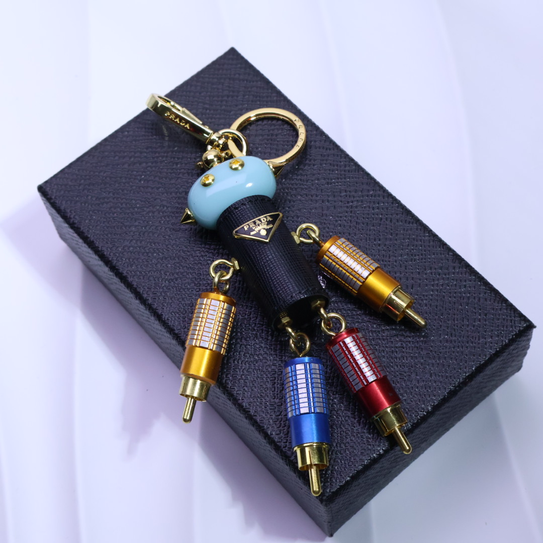 Luxurious ¥rada Saffiano Leather Key Ring with Logo and Hook Detail. - 图片 2