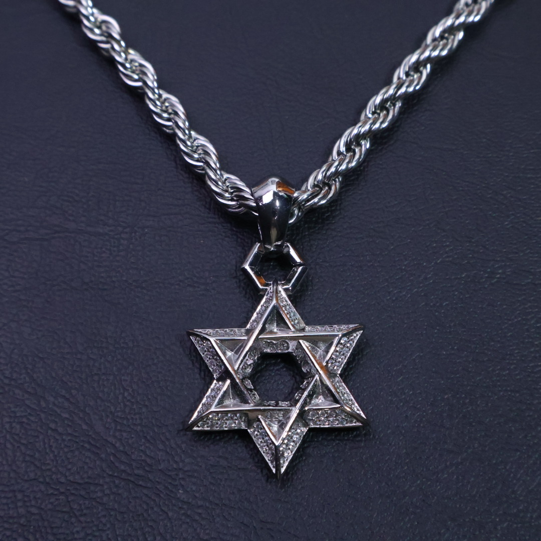 NO:112767,[Recommended for hot products] Croxin necklace, mohua chain is so cool that Croxin necklace. Different pattern design styles show uniqueness. Cross Scout flowers are the logo of Croxin, so they last longer. Genuine version Chrome Hearts Croxin difference market ordinary light version comparison quality retro old gray oxygen level. ~ Trendy and fashion essentials can be worn by both men and women. Trendy and fashionable, rock punk silver style retro elements. The same style of couples is full of fashion sense. Manufacturer direct sales, personality and versatile trend and versatile. This model has been released. Croxin's hot-selling model is very easy to match with fashionable clothes with a length of 60cm, jewelry quality, chrome hearts, chrome hearts, necklace19860909批［爆款推荐］ 克罗心项链,麻花链帅爆了克罗心项链 造型不同的花纹设计风格 呈现出与众不同 十字架 童军花是克罗心的标志所以更经久不衰 正品打版Chrome Hearts克罗心区别市场普通轻版对版对标品质 复古做旧灰氧程度.～潮流时尚必备 男女均可佩戴 潮流时尚,摇滚朋克泰银风格 复古元素 情侣同款时尚感十足厂家直销,个性百搭潮流百搭款. 这款一直在出 克罗心里面热卖款 非常好搭配时尚衣服长度60cm,饰品精品,chrome hearts,chrome hearts,necklace,Jewelry