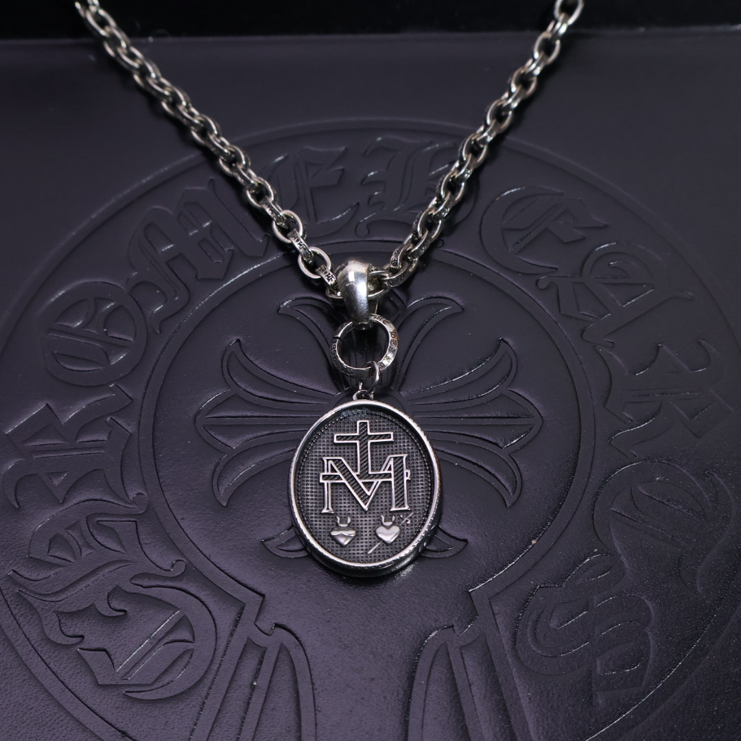［爆款推荐］𝐂𝐡𝐫𝐨𝐦𝐞 𝐡𝐞𝐚𝐫𝐭𝐬 克罗心✝️项链，字母链🤩帅爆了最新款克罗心项链 ⚜️造型不同的花