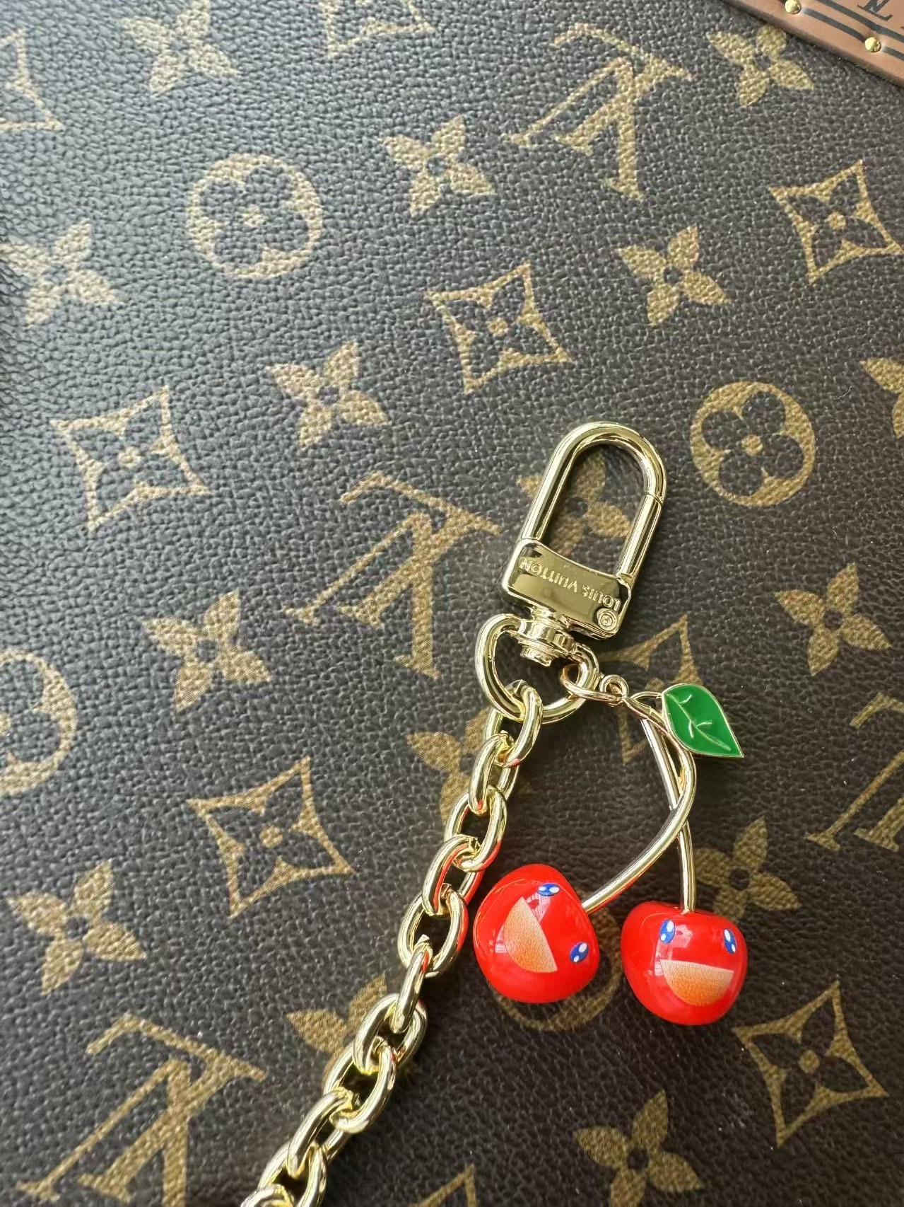 -LV X TM CERISE 链条包饰
LV x TM LV Cerise链条包饰出自路易威登x村上隆