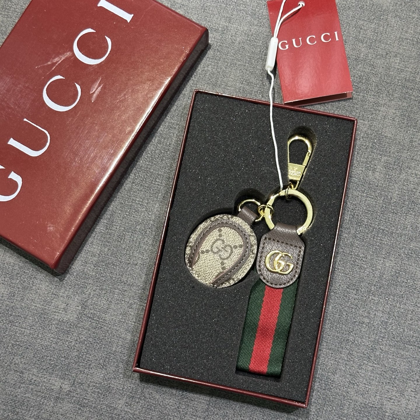 新款Gucci古奇古驰包饰包包钥匙扣挂饰，以独特的标志。