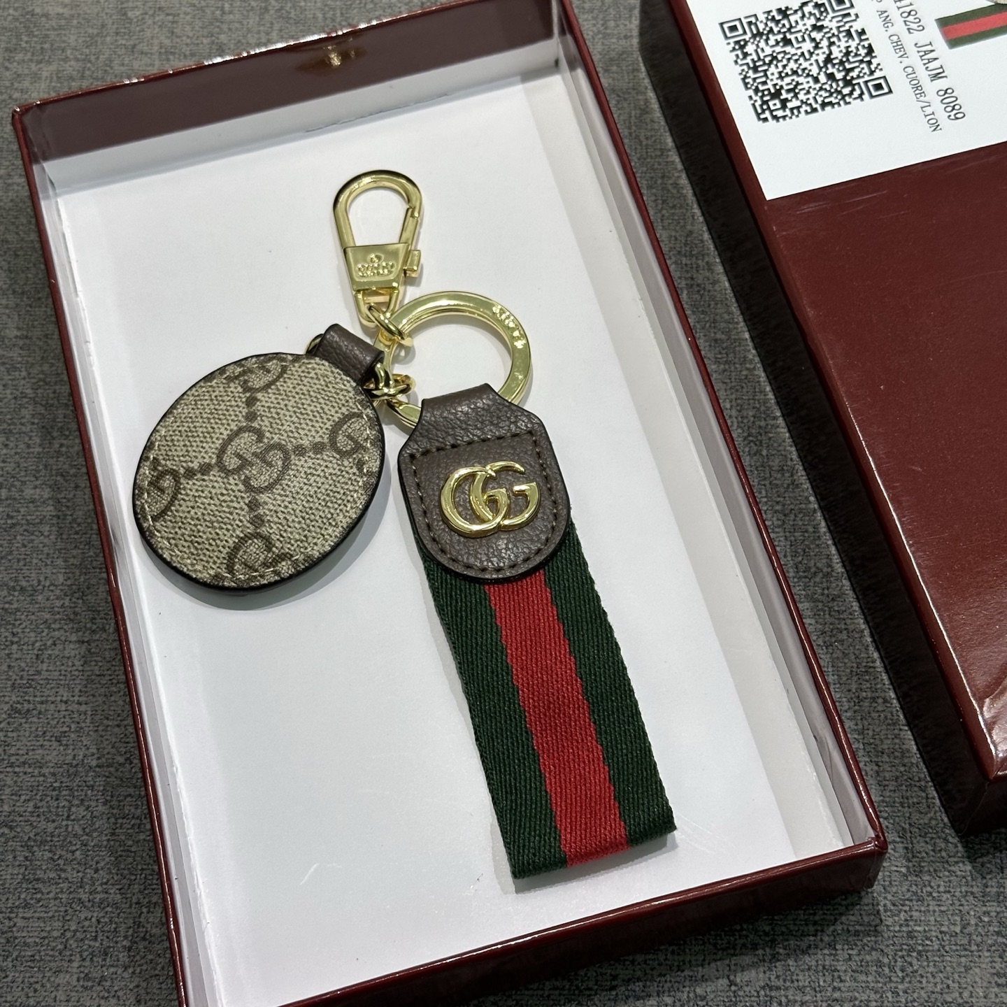 新款Gucci古奇古驰包饰包包钥匙扣挂饰，以独特的标志。