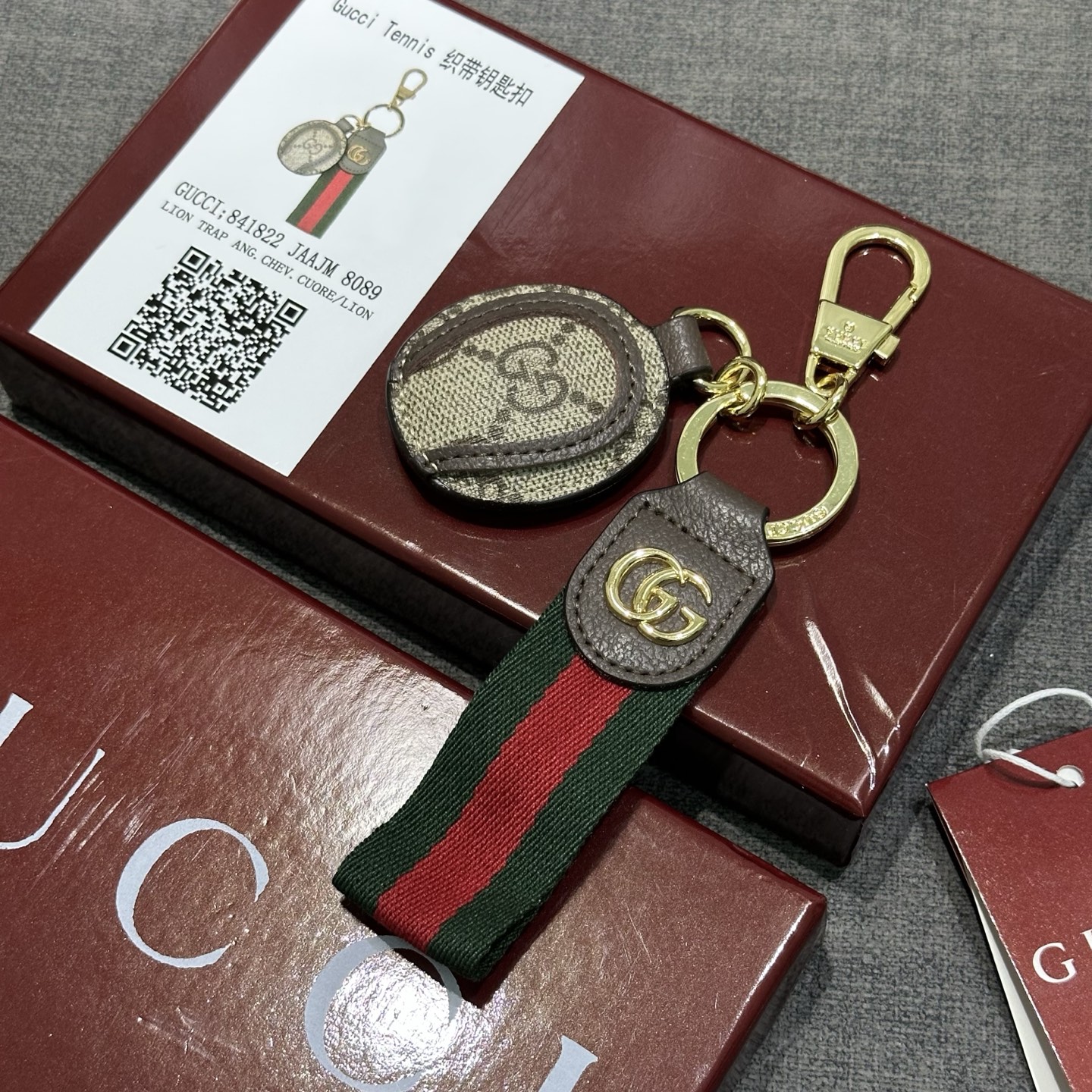 新款Gucci古奇古驰包饰包包钥匙扣挂饰，以独特的标志。