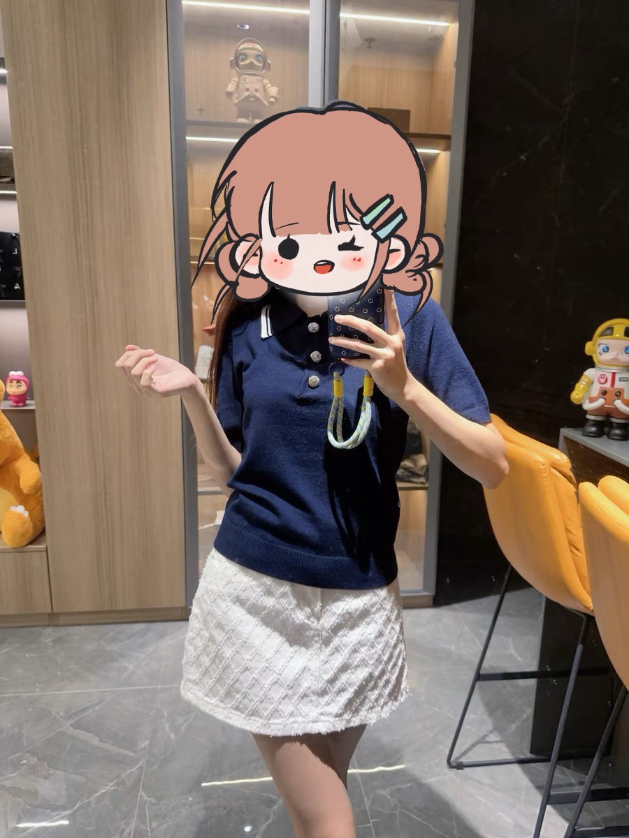 NO:311790,Valen's house!  Special counter model!  Customized letter logo diamond button contrasting color lapel short-sleeved knitted top!  Complete three standards!  Pink and blue, S/M/L, shipped in stock!  (Size S bust 88 length 57), valentino, valentino, T-shirt, alexander wang19860909Valen华伦家！专柜款！定制字母logo钻纽扣撞色翻领短袖针织上衣！三标齐全！粉色蓝色,码数S/M/L,现货发！(S码胸围88衣长57),,valentino,valentino,T-shirt,alexander wang,Women's clothing