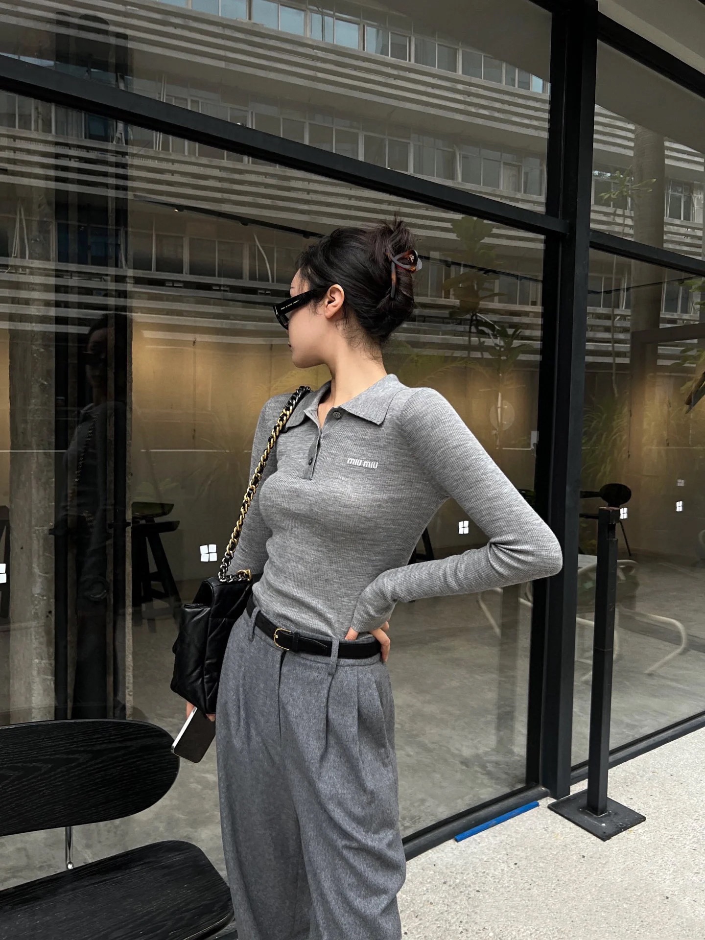 NO:310806,Miu Miu family!  Special counter model!  Chest letter logo jacquard lapel stretch pit striped slimming top!  Complete three standards!  Two colors!  S/M/L, shipped in stock!  (Size S bust 54 garment length 56) Extra elasticity, miumiu, alexander wang19860909Miu缪家！专柜款！胸口字母logo提花翻领弹力坑条纹显瘦上衣！三标齐全！两色！码数S/M/L,现货发！(S码胸围54衣长56)超大弹力,,miumiu,alexander wang,Women's clothing