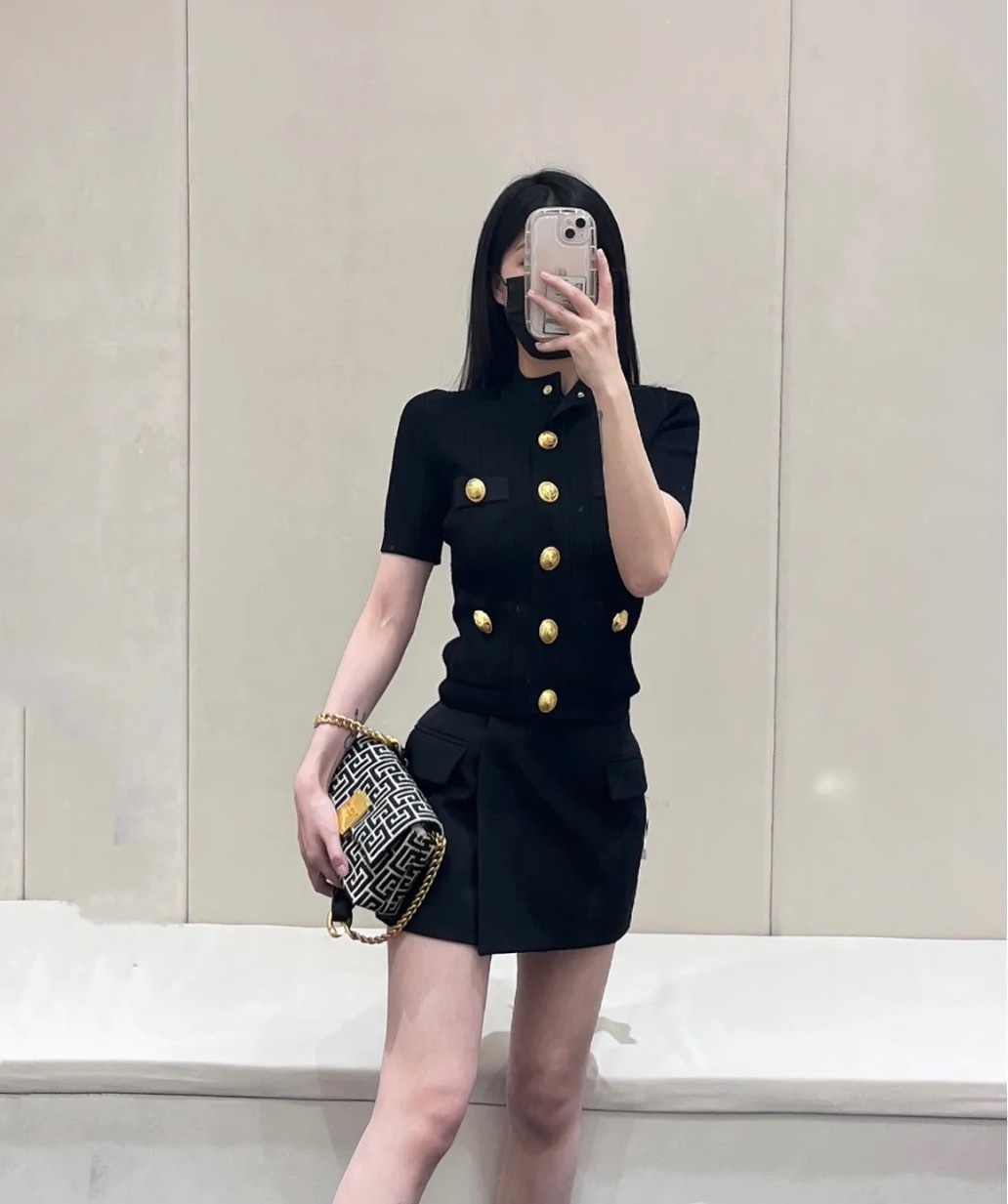 NO:311816,Balm Balmain!  Special counter model!  Customized metal lion head button pocket decorative round neck single-breasted short-sleeved cardigan!  Complete three standards!  White/black, S/M/L, shipped in stock!  (Size S bust 86 length 49), balmain, balmain, T-shirt, alexander wang19860909Balm巴尔曼！专柜款！定制金属狮子头纽扣口袋装饰圆领单排扣短袖开衫！三标齐全！白色/黑色,码数S/M/L,现货发！(S码胸围86衣长49),,balmain,balmain,T-shirt,alexander wang,Women's clothing