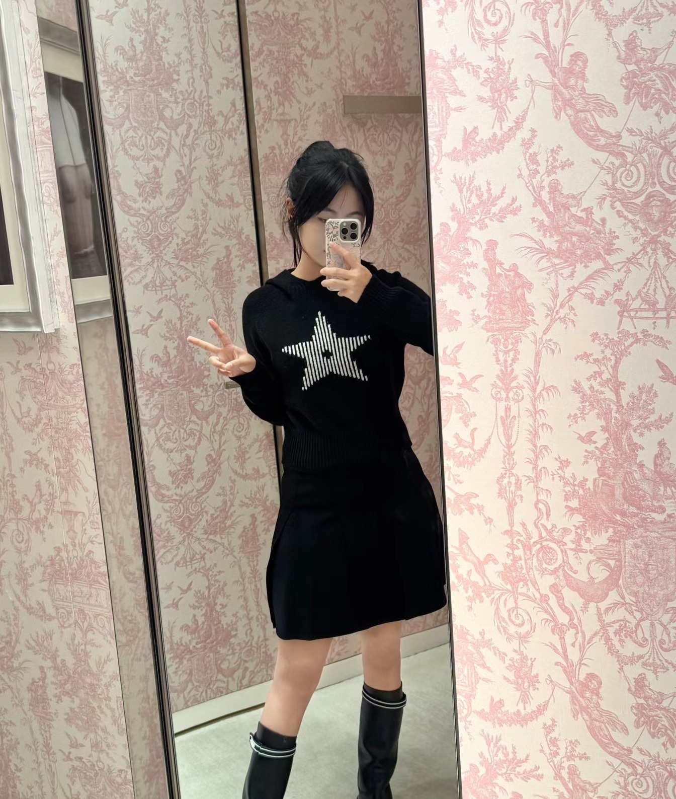 NO:310789,Dio* Home!  Special counter model!  Five-pointed star on the chest and letters logo pattern jacquard hooded long-sleeved sweater!  Complete three standards!  Black and white, S/M/L, shipped in stock!  (Size S bust 86 length 53), Dior, Sweaters, Hats, Alexander wang19860909Dio*家！专柜款！胸前五角星后背字母logo图案提花连帽长袖毛衣！三标齐全！黑色白色,码数S/M/L,现货发！(S码胸围86衣长53),,dior,sweaters,hats,alexander wang,Women's clothing