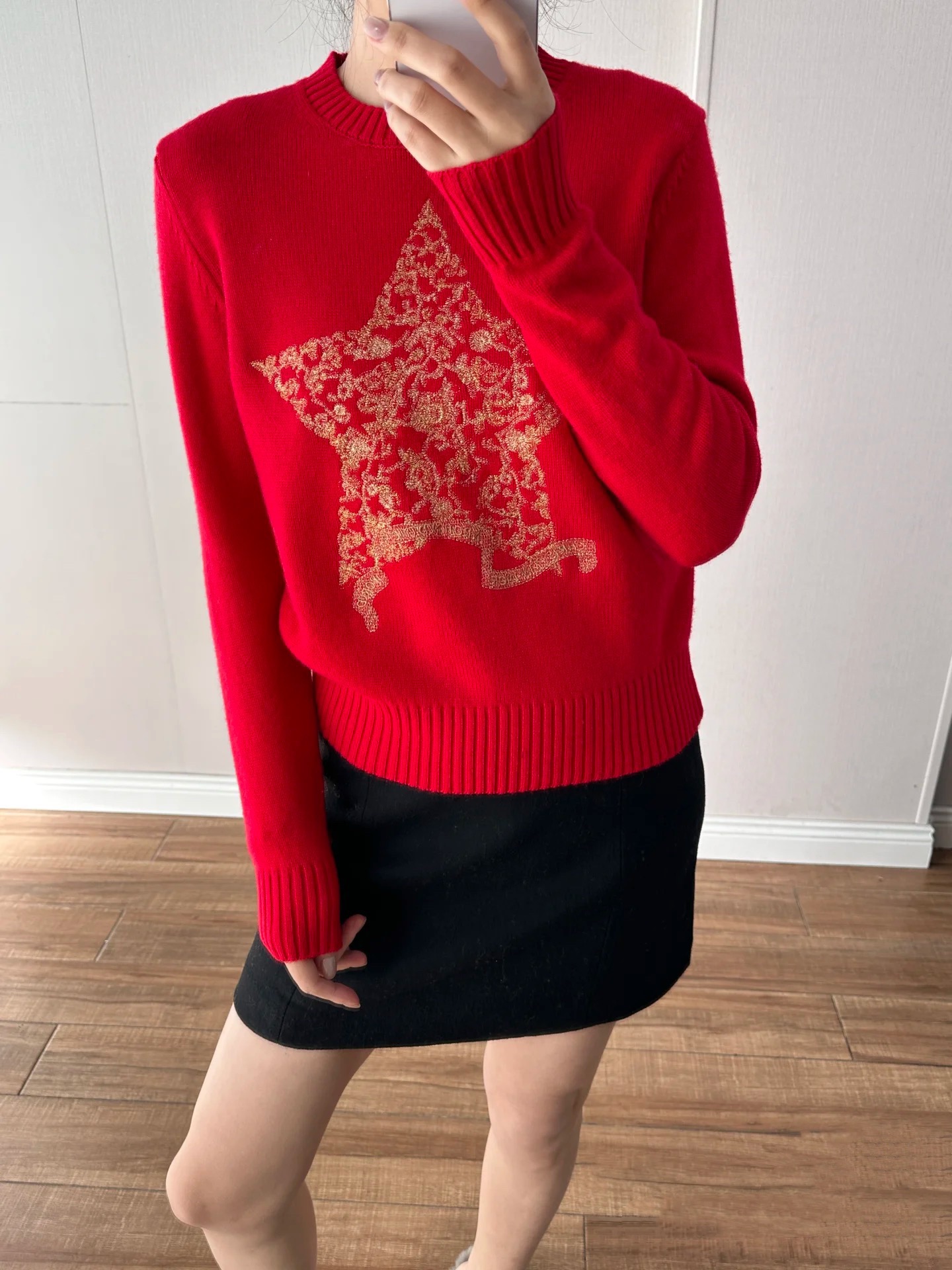 NO:295478,Dio* Home!  Higher version!  Heavy industrial embroidered gold thread five-star letter logo pattern round neck red sweater on the chest!  Complete three standards!  Number of codes 36/38/40, shipped in stock!  (36 size bust 96 length 56), dior, sweaters, alexander wang19860909Dio*家！高版本！胸前重工刺绣金线五星字母logo图案圆领红色毛衣！三标齐全！码数36/38/40,现货发！(36码胸围96衣长56),,dior,sweaters,alexander wang,Women's clothing