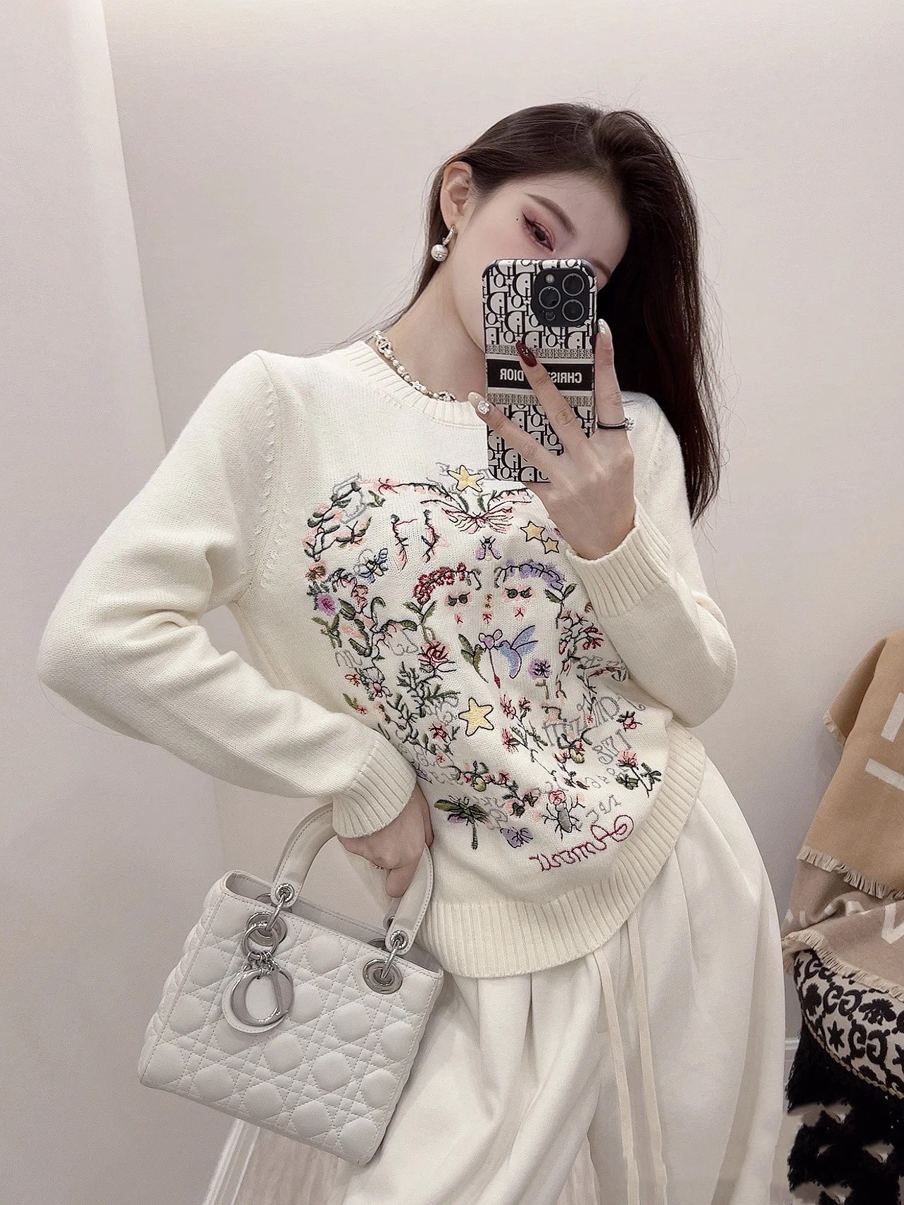 NO:295492,Dio* Home!  Special counter model!  Higher version!  Heavy industry embroidered floral five-pointed star neckline letter logo pattern round neck long-sleeved sweater!  Complete three standards!  S/M/L, shipped in stock!  (M size bust 92 length 60), dior, sweaters, alexander wang19860909Dio*家！专柜款！高版本！重工刺绣花卉五角星领口字母logo图案圆领长袖毛衣！三标齐全！码数S/M/L,现货发！(M码胸围92衣长60),,dior,sweaters,alexander wang,Women's clothing