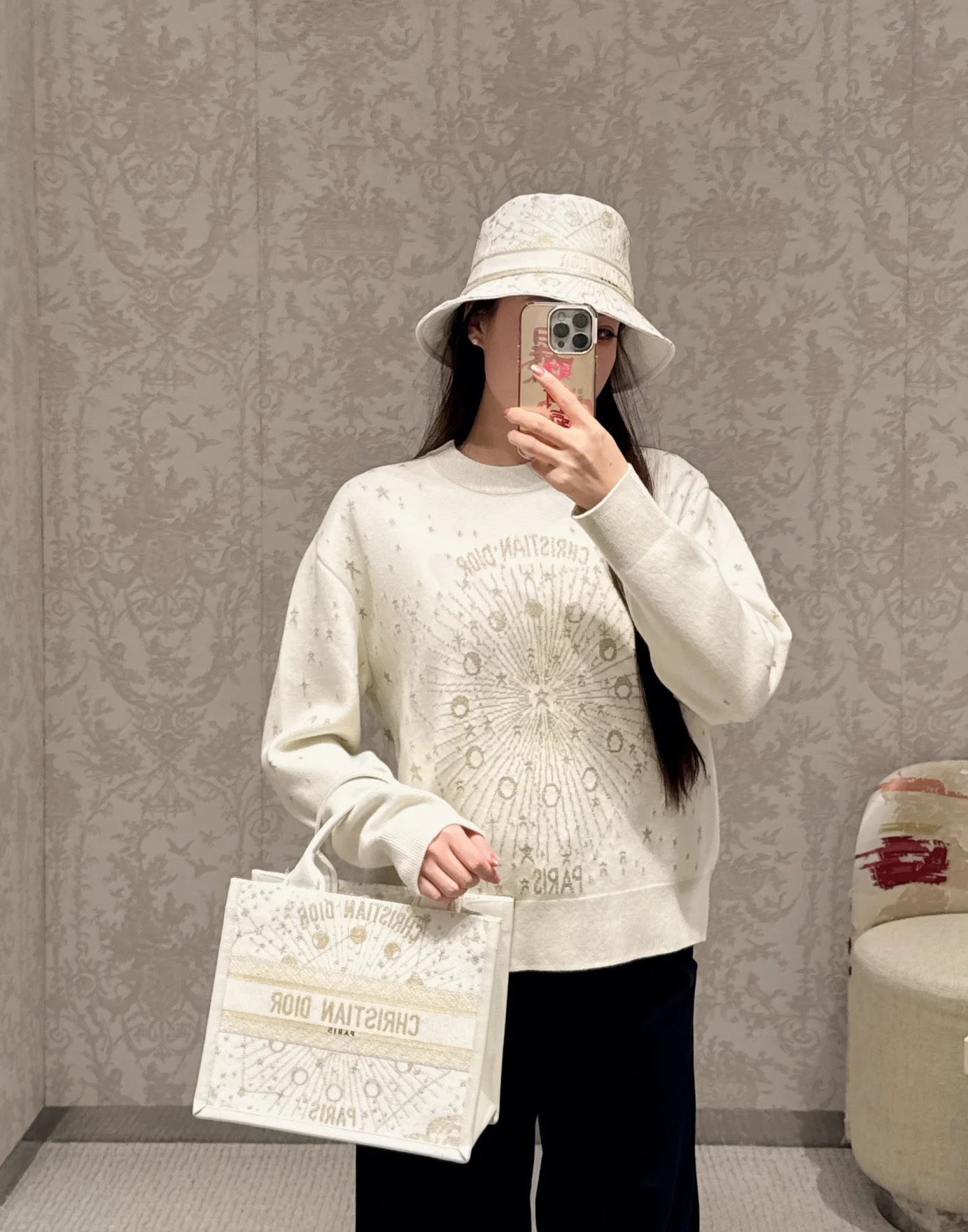 NO:295477,Dio* Home!  Special counter model!  Higher version!  Heavy industrial letter logo star constellation pattern gold thread jacquard round neck long sleeve sweater!  Complete three standards!  S/M/L, shipped in stock!  (M size bust 108 length 62), dior, sweaters, alexander wang19860909Dio*家！专柜款！高版本！重工字母logo星星星座图案金线提花圆领长袖毛衣！三标齐全！码数S/M/L,现货发！(M码胸围108衣长62),,dior,sweaters,alexander wang,Women's clothing