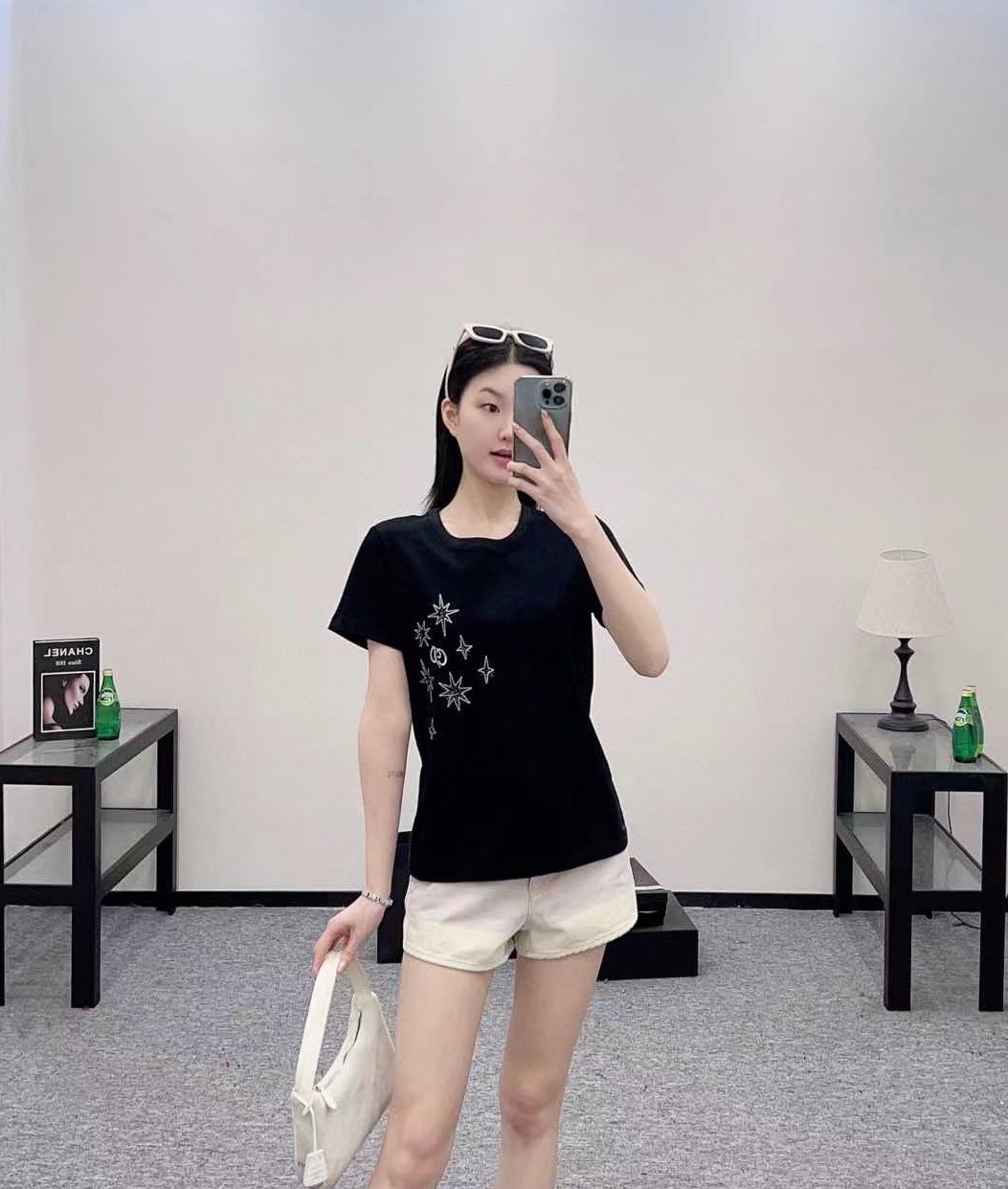 NO:316156,Dio* Home!  Higher version!  Heavy industry embroidered letter logo star pattern round neck short-sleeved T-shirt!  Complete three standards!  White and black!  S/M/L, shipped in stock!  (M size bust 90 garment length 60),dior,T-shirt,tees,t-shirt,alexander wang19860909Dio*家！高版本！重工刺绣字母logo星星图案圆领短袖T恤！三标齐全！白色黑色！码数S/M/L,现货发！(M码胸围90衣长60),,dior,T-shirt,tees，t-shirt,alexander wang,Women's clothing