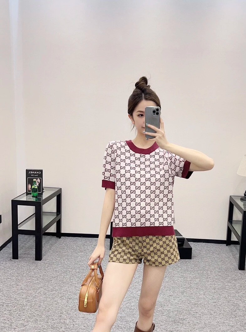 NO:310819,GG Home!  Higher version!  Double G letter logo pattern jacquard round neck on both sides wearing short-sleeved top!  Complete three standards!  S/M/L, shipped in stock!  (L size bust 92 length 55), gucci, T-shirt, alexander wang19860909GG家！高版本！双G字母logo图案提花圆领两面穿短袖上衣！三标齐全！码数S/M/L,现货发！(L码胸围92衣长55),,gucci,T-shirt,alexander wang,Women's clothing
