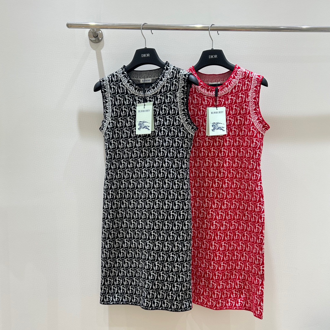 NO:313474,Bur Burberry!  Special counter model!  Letter logo pattern jacquard round neck sleeveless vest dress!  Complete three standards!  Two colors!  S/M/L, shipped in stock!  (M size bust 78 skirt length 89), burberry, burberry, skirts, alexander wang19860909Bur巴宝莉！专柜款！字母logo图案提花圆领无袖背心连衣裙！三标齐全！两色！码数S/M/L,现货发！(M码胸围78裙长89),,burberry,burberry,skirts,alexander wang,Women's clothing