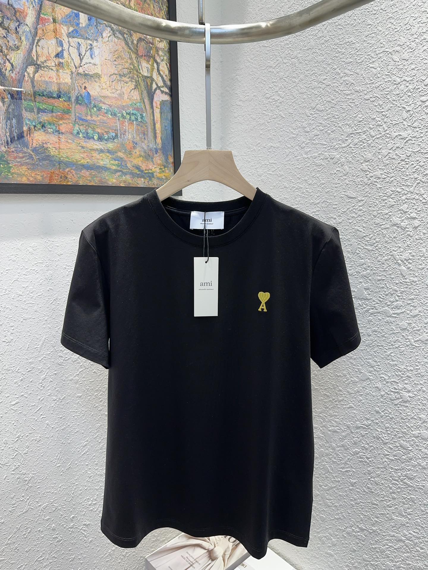 NO:316150,Ami Home!  Special counter model!  Chest embroidered love letter pattern round neck mercerated cotton short-sleeved T-shirt!  Complete three standards!  Two colors!  S/M/L, shipped in stock!  (M size bust 94 length 61), T-shirt,tees,t-shirt,alexander wang19860909Ami家！专柜款！胸口刺绣爱心字母图案圆领丝光棉短袖T恤！三标齐全！两色！码数S/M/L,现货发！(M码胸围94衣长61),,T-shirt,tees，t-shirt,alexander wang,Women's clothing