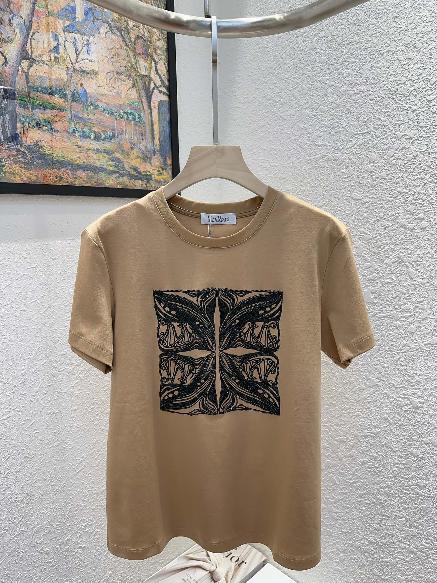 NO:316146,Max Home!  Special counter model!  Heavy industry embroidered letter logo with iron diamond pattern round neck mercerated cotton short-sleeved T-shirt!  Complete three standards!  Two colors!  S/M/L, shipped in stock!  (M size bust 94 length 61), T-shirt,tees,t-shirt,alexander wang19860909Max家！专柜款！重工刺绣字母logo烫钻图案圆领丝光棉短袖T恤！三标齐全！两色！码数S/M/L,现货发！(M码胸围94衣长61),,T-shirt,tees，t-shirt,alexander wang,Women's clothing