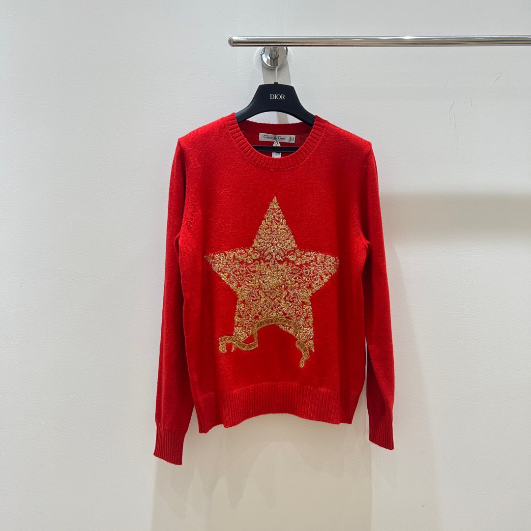 NO:307590,Dio* Home!  Higher version!  Heavy industrial embroidered gold thread five-star letter logo pattern round neck red sweater on the chest!  Complete three standards!  S/M/L, shipped in stock!  (M size bust 98 garment length 59), dior, sweaters, alexander wang19860909Dio*家！高版本！胸前重工刺绣金线五星字母logo图案圆领红色毛衣！三标齐全！码数S/M/L,现货发！(M码胸围98衣长59),,dior,sweaters,alexander wang,Women's clothing