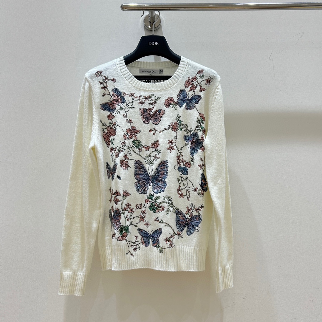 NO:307605,Dio* Di's home!  Special counter model!  Heavy industry embroidered butterfly flower back letter logo pattern round neck long-sleeved sweater!  Complete three standards!  S/M/L, shipped in stock!  (M size bust 98 60 garment length), dior, dior, sweaters, alexander wang19860909Dio*迪家！专柜款！重工刺绣蝴蝶花朵后背字母logo图案圆领长袖毛衣！三标齐全！码数S/M/L,现货发！(M码胸围98衣长60),,dior,dior,sweaters,alexander wang,Women's clothing
