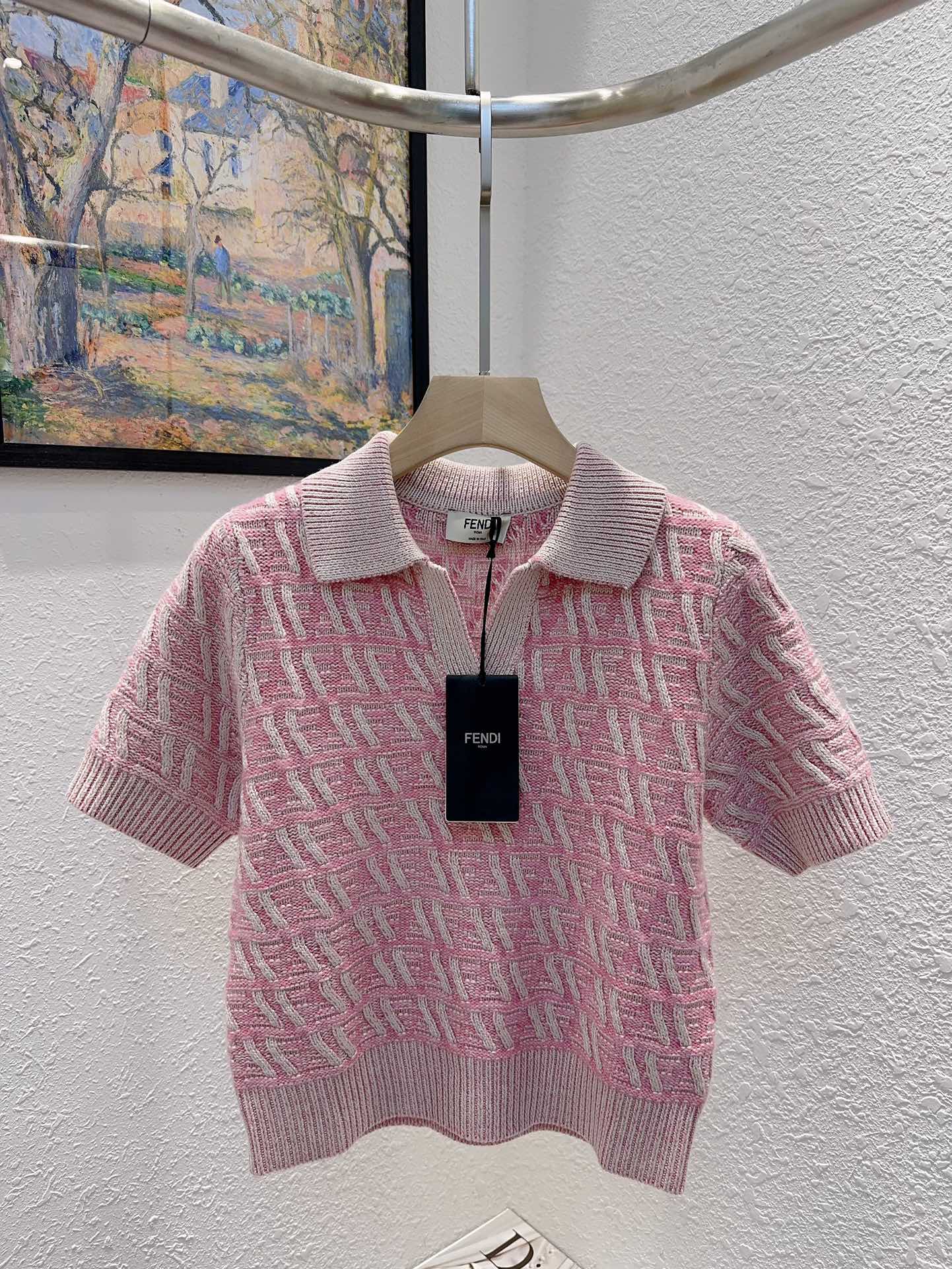 NO:308731,FFFFendi Home!  Special counter model!  Higher version!  F letter logo pattern jacquard lapel short sleeve short top!  Complete three standards!  Three colors!  Number of codes 36/38/40, shipped in stock!  (36 size bust 82 length 47), fendi,dior,T-shirt,alexander wang19860909FF芬迪家！专柜款！高版本！F字母logo图案提花翻领短袖短款上衣！三标齐全！三色！码数36/38/40,现货发！(36码胸围82衣长47),,fendi,dior,T-shirt,alexander wang,Women's clothing