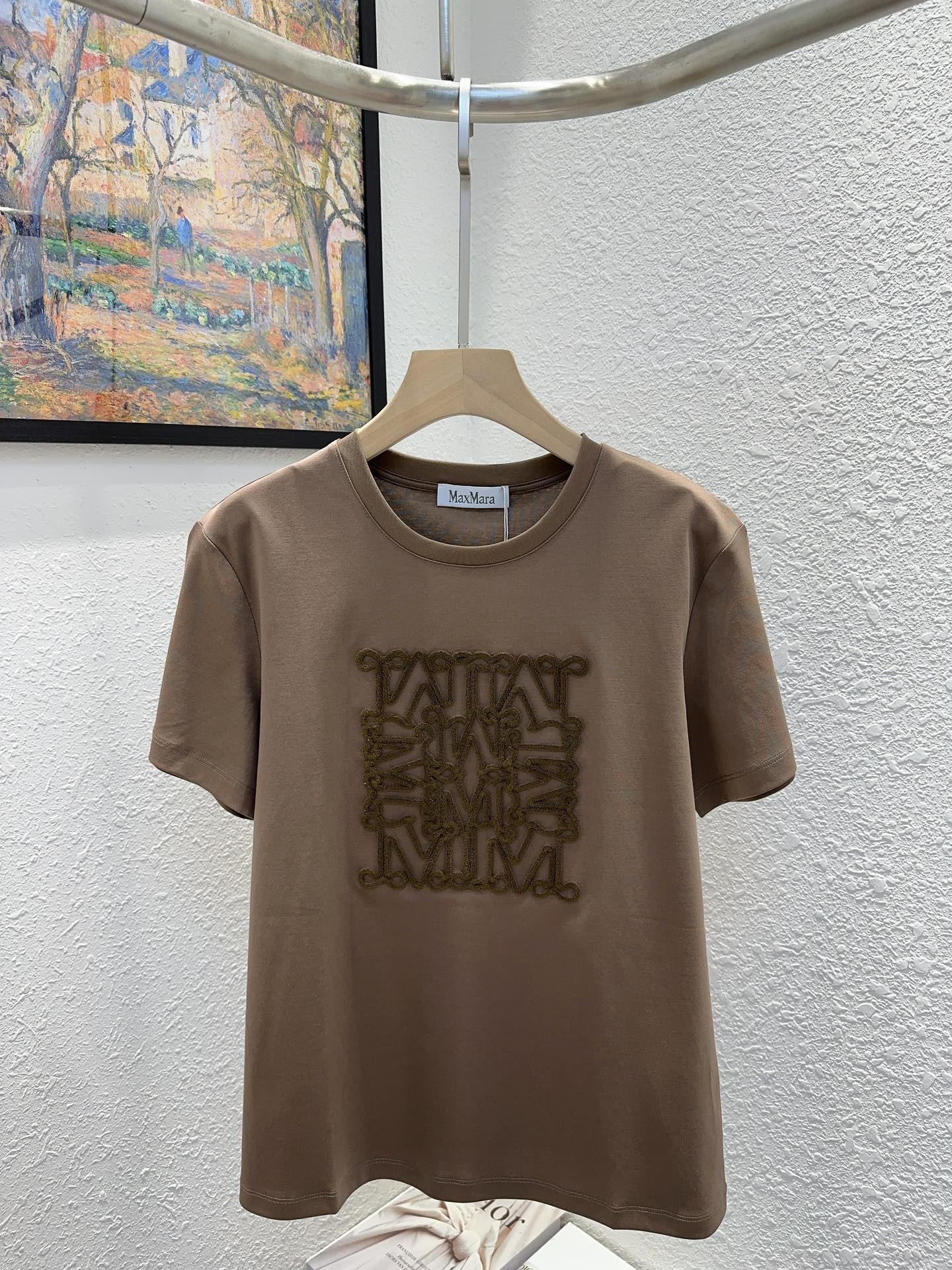 NO:420538,Max Home!  Special counter model!  Heavy industry embroidered three-dimensional letter logo pattern round neck mercerated cotton short-sleeved T-shirt!  Complete three standards!  Two colors!  S/M/L, shipped in stock!  (M size bust 94 length 61), T-shirt,tees,t-shirt,alexander wang19860909Max家！专柜款！重工刺绣立体字母logo图案圆领丝光棉短袖T恤！三标齐全！两色！码数S/M/L,现货发！(M码胸围94衣长61),,T-shirt,tees，t-shirt,alexander wang,Women's clothing