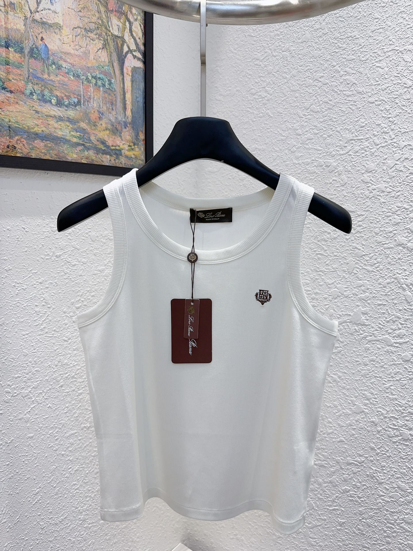 NO:320071,Lp home!  Higher version!  Custom fabrics!  Excellent feel!  Chest embroidered badge pattern sleeveless vest top!  Complete three standards!  Four colors!  S/M/L, shipped in stock!  (M size bust 76 length 49), loro piana, alexander wang19860909Lp家！高版本！定制面料！手感超赞！胸口刺绣徽章图案无袖背心上衣！三标齐全！四色！码数S/M/L,现货发！(M码胸围76衣长49),,loro piana,alexander wang,Women's clothing