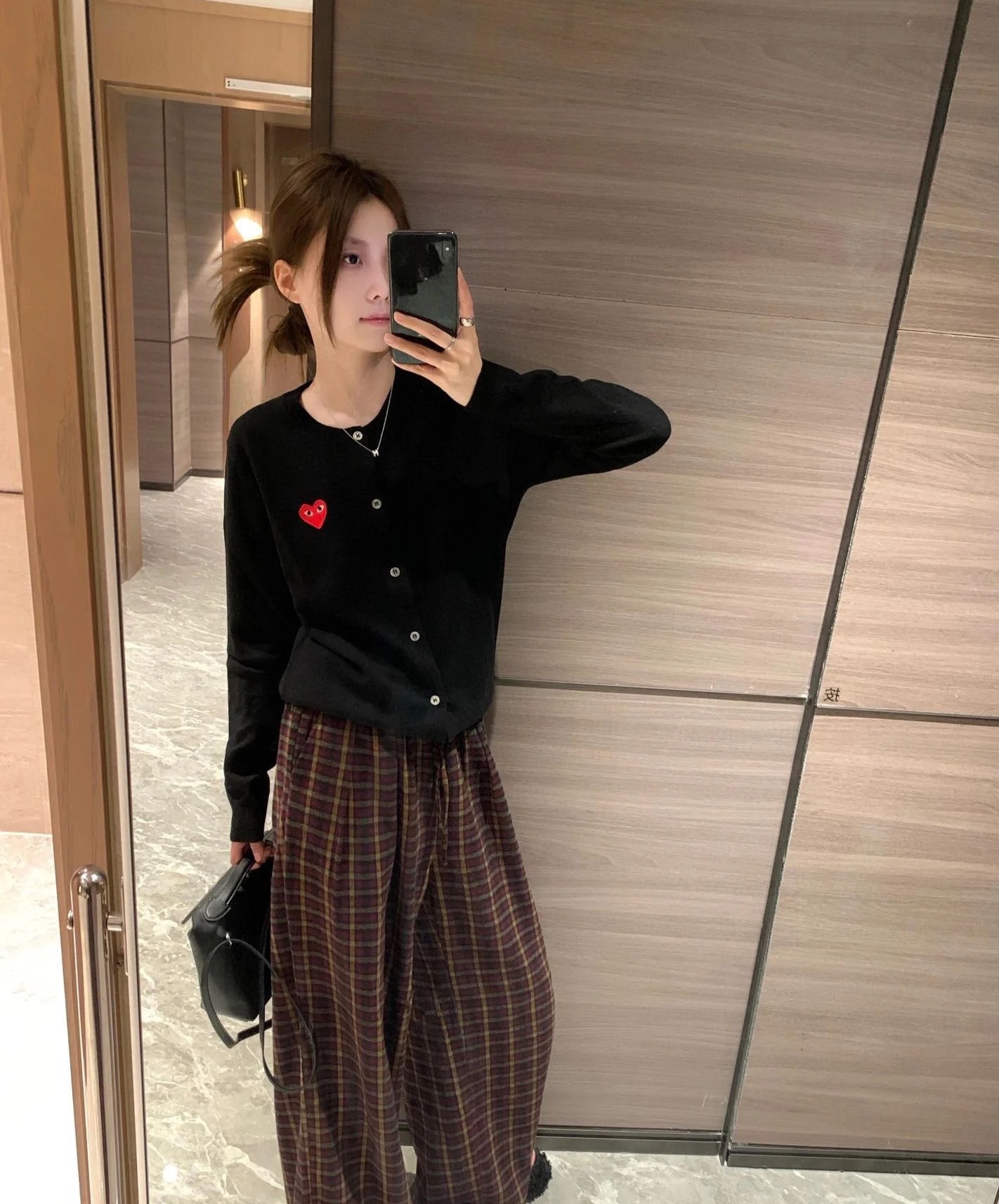 NO:321742,Play Kawakubo Rei!  Counter synchronization!  Embroidered love-patterned fritillar button round neck cardigan wool sweater on chest!  All three standards!  Camel black, S/M/L, shipped in stock!  (M size bust 92 garment length 61), Sweaters, alexander wang19860909Play川久保玲！专柜同步！胸前刺绣爱心图案贝母纽扣圆领开衫羊毛毛衣！三标全！驼色黑色,码数S/M/L,现货发！(M码胸围92衣长61),,sweaters,alexander wang,Women's clothing