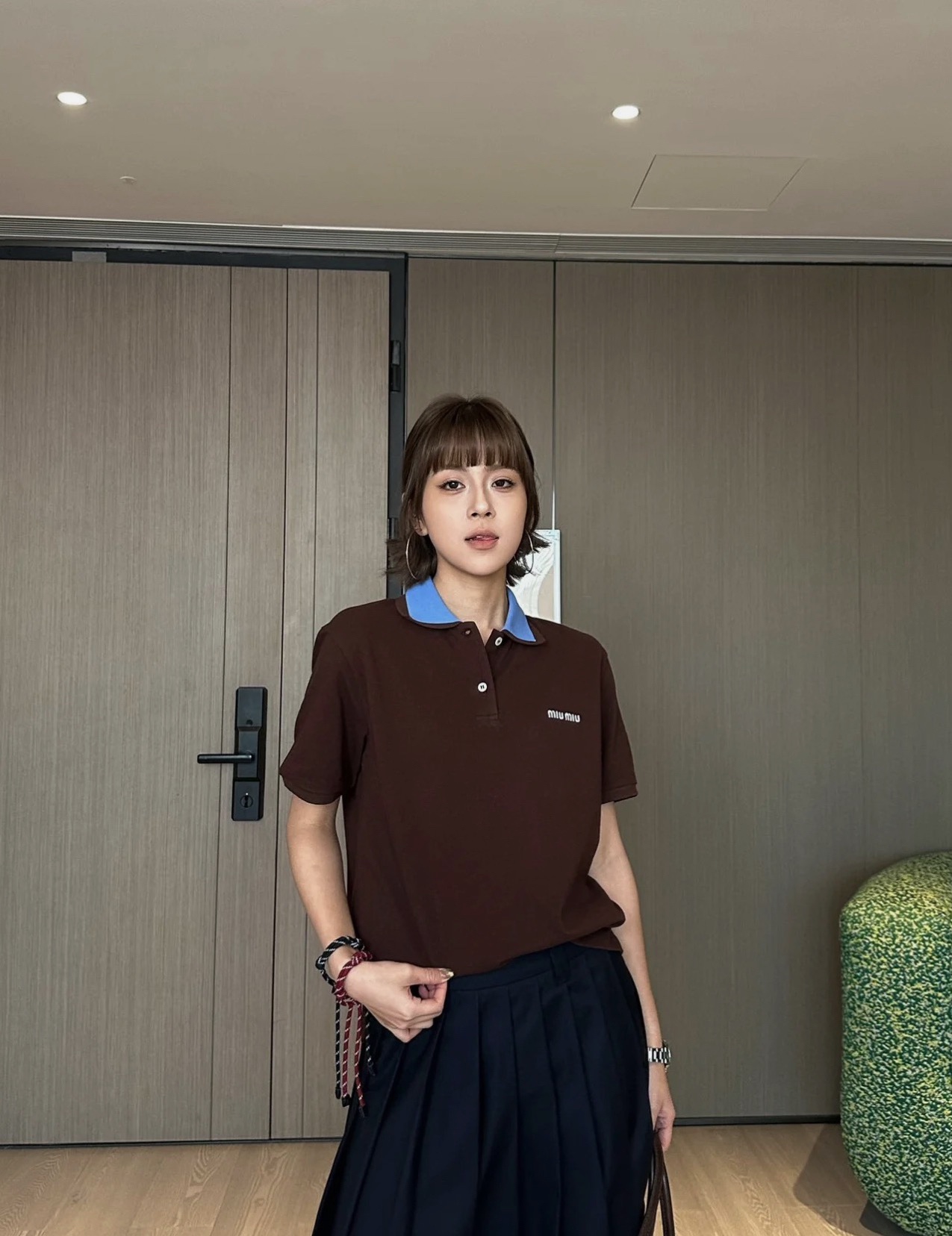 NO:321744,Miu Miu family!  Special counter model!  Chest embroidered letters logo pattern lapel contrasting brown short-sleeved wool top!  S/M/L, shipped in stock!  (Size S bust 90 garment length 55), miumiu, T-shirt, alexander wang19860909Miu缪家！专柜款！胸口刺绣字母logo图案翻领撞色咖色短袖羊毛上衣！码数S/M/L,现货发！(S码胸围90衣长55),,miumiu,T-shirt,alexander wang,Women's clothing