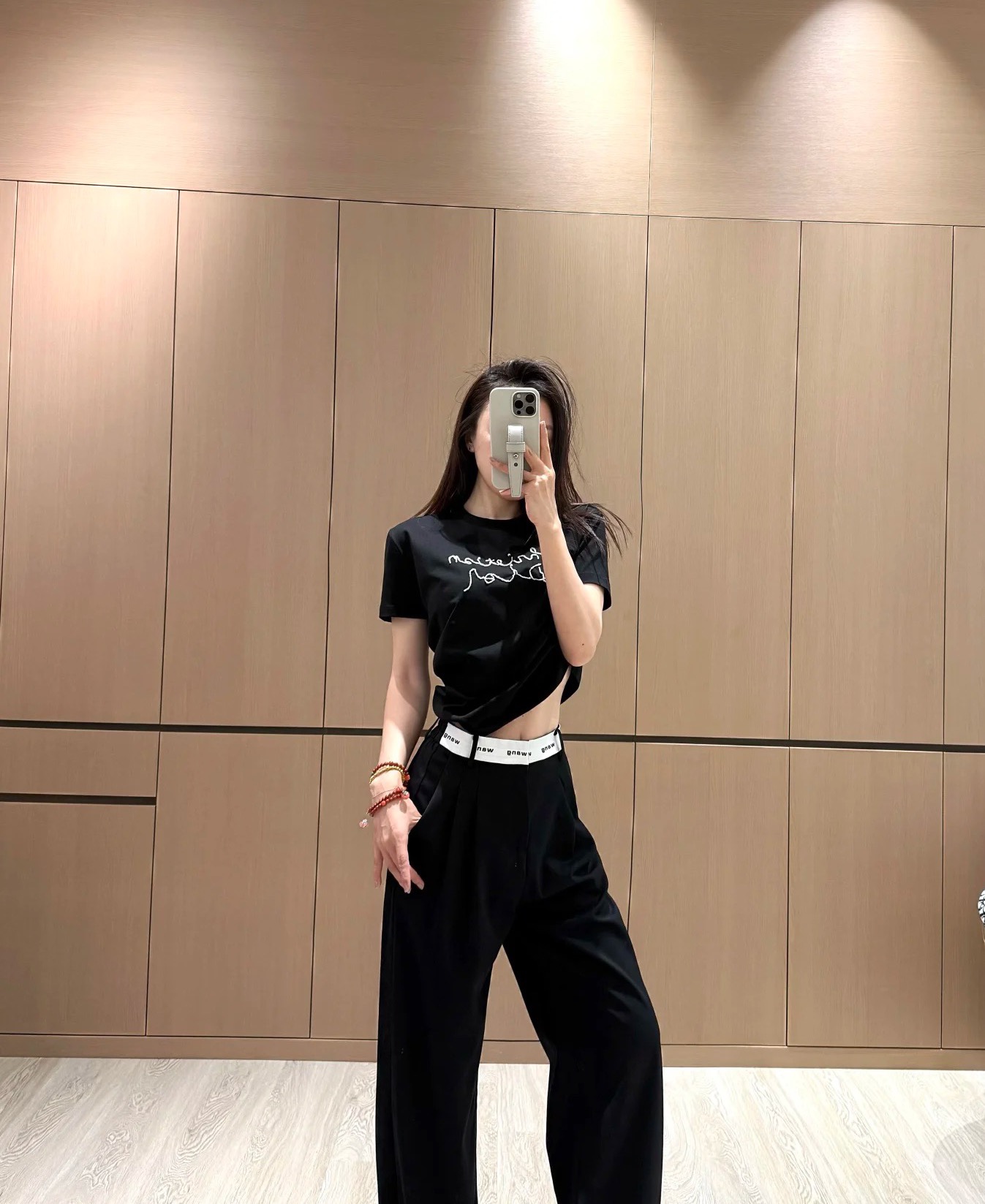 NO:325145,Dio* Di's home!  It's so beautiful!  Heavy industry embroidered beads and diamond letter logo pattern round neck short-sleeved T-shirt!  White and black!  S/M/L, shipped in stock!  (M size bust 96 length 59), dior,dior,t-shirt,tees,t-shirt,alexander wang19860909Dio*迪家！美爆了！重工刺绣钉珠镶钻字母logo图案圆领短袖T恤！白色黑色！码数S/M/L,现货发！(M码胸围96衣长59),,dior,dior,T-shirt,tees，t-shirt,alexander wang,Women's clothing