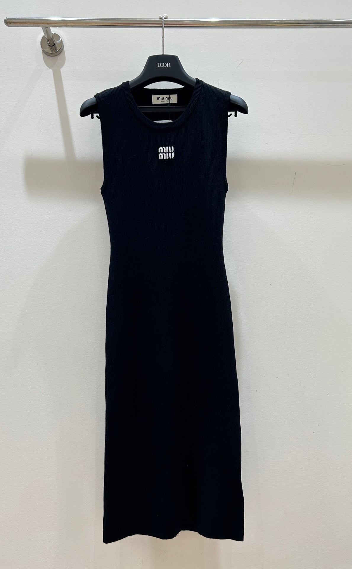 NO:326137,Miu Miu family!  Special counter model!  Chest letter logo pattern jacquard round neck sleeveless backless dress!  Complete three standards!  S/M/L, shipped in stock!  (M size bust 68 skirt length 102), miumiu, skirts, alexander wang19860909Miu缪家！专柜款！胸口字母logo图案提花圆领无袖露背连衣裙！三标齐全！码数S/M/L,现货发！(M码胸围68裙长102),,miumiu,skirts,alexander wang,Women's clothing