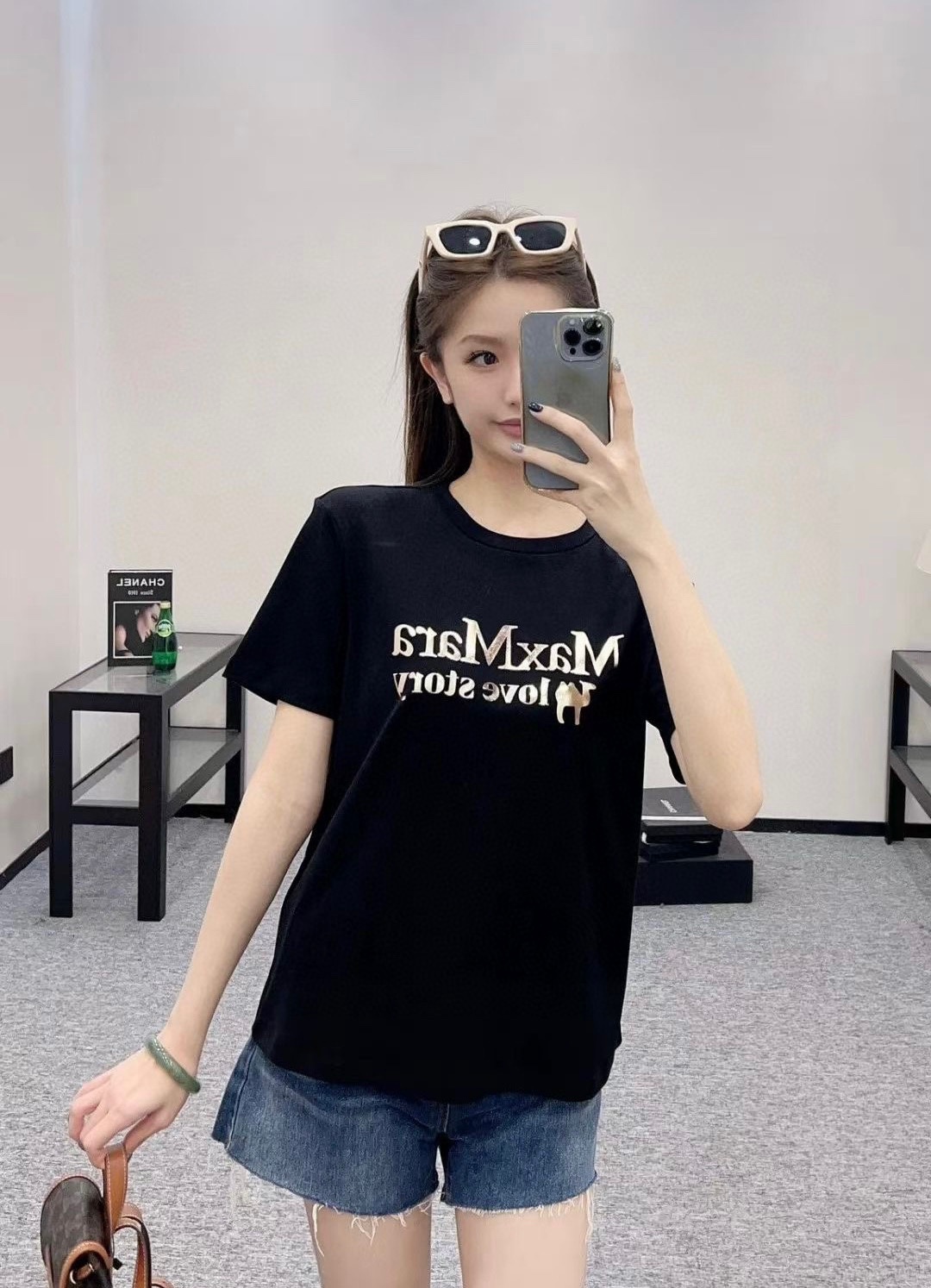 NO:420530,Max Home!  Special counter model!  Gold-toned letter logo pattern printed round neck mercerated cotton short-sleeved T-shirt on the chest!  Complete three standards!  Two colors!  S/M/L, shipped in stock!  (M size bust 94 length 61), T-shirt,tees,t-shirt,alexander wang19860909Max家！专柜款！胸前烫金字母logo图案印花圆领丝光棉短袖T恤！三标齐全！两色！码数S/M/L,现货发！(M码胸围94衣长61),,T-shirt,tees，t-shirt,alexander wang,Women's clothing