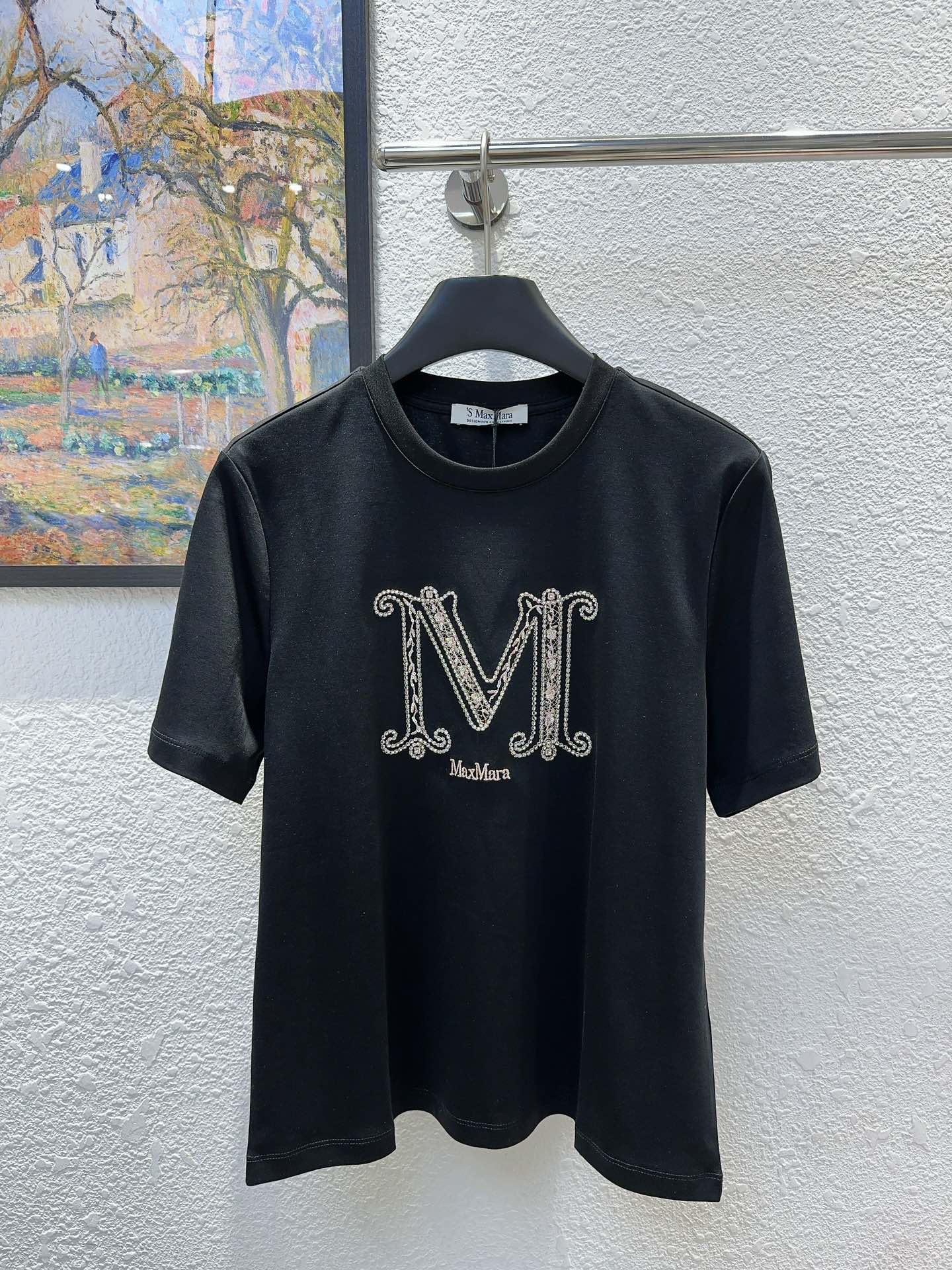 NO:426057,Max Home!  Special counter model!  Heavy-industrial embroidered bead sequin letters logo pattern round neck mercerated cotton short-sleeved T-shirt on the chest!  Complete three standards!  Two colors!  S/M/L, shipped in stock!  (M size bust 96 60 garment length), T-shirt,tees,t-shirt,alexander wang19860909Max家！专柜款！胸前重工刺绣钉珠亮片字母logo图案圆领丝光棉短袖T恤！三标齐全！两色！码数S/M/L,现货发！(M码胸围96衣长60),,T-shirt,tees，t-shirt,alexander wang,Women's clothing