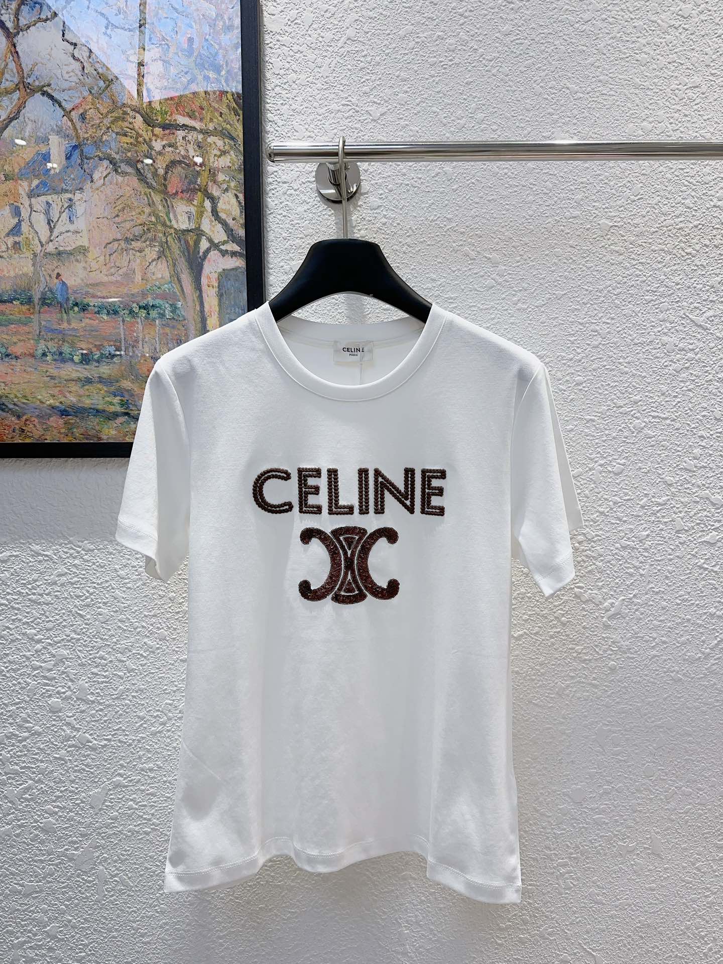 NO:933713,Celin’s house!  High version!  Round neck mercerized cotton short-sleeved T-shirt with sequined Arc de Triomphe pattern and letters logo embroidered on the chest!  All three standards are complete!  Two colors!  Size S/M/L/XL, shipped from stock!  (M size bust 92, length 59),,celine,T-shirt,tees,t-shirt,19860909Celin家！高版本！胸前刺绣字母logo亮片凯旋门图案圆领丝光棉短袖T恤！三标齐全！两色！码数S/M/L/XL,现货发！(M码胸围92衣长59),,celine,T-shirt,tees，t-shirt,,Women's clothing