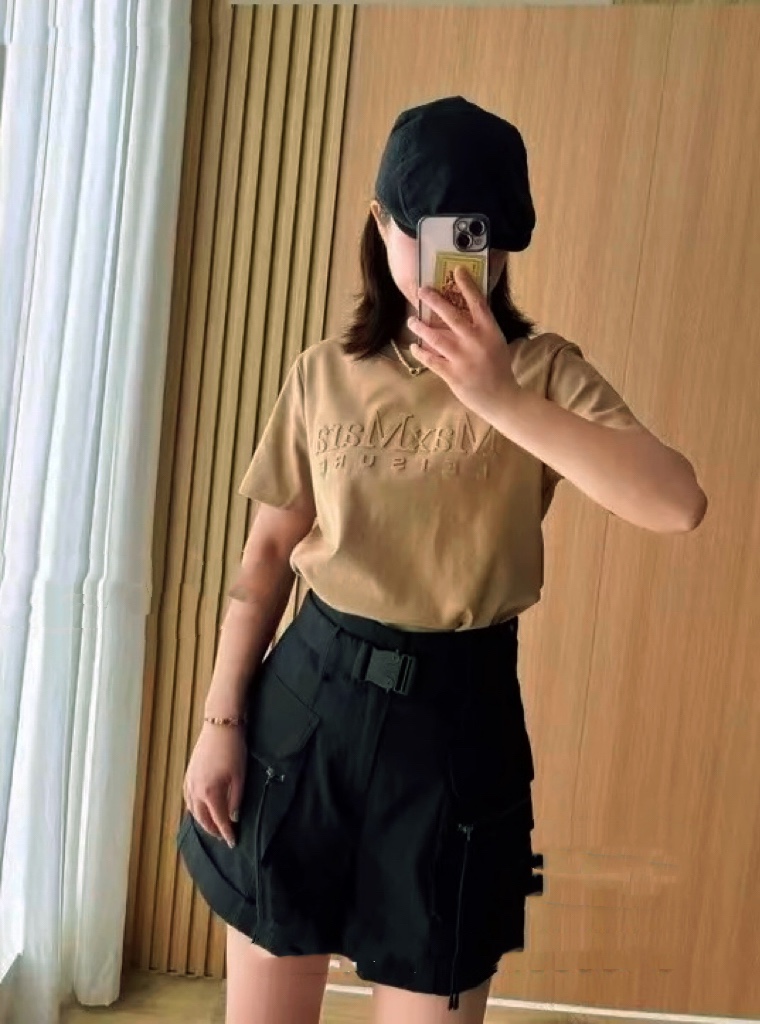 NO:409855,Max Home!  Special counter model!  The letter logo pattern on the chest is embossed with double-sided mercerated cotton short-sleeved T-shirt!  Complete three standards!  S/M/L, shipped in stock!  (M size bust 94 length 61), T-shirt,tees,t-shirt,alexander wang19860909Max家！专柜款！胸前字母logo图案压花工艺双面丝光棉短袖T恤！三标齐全！码数S/M/L,现货发！(M码胸围94衣长61),,T-shirt,tees，t-shirt,alexander wang,Women's clothing