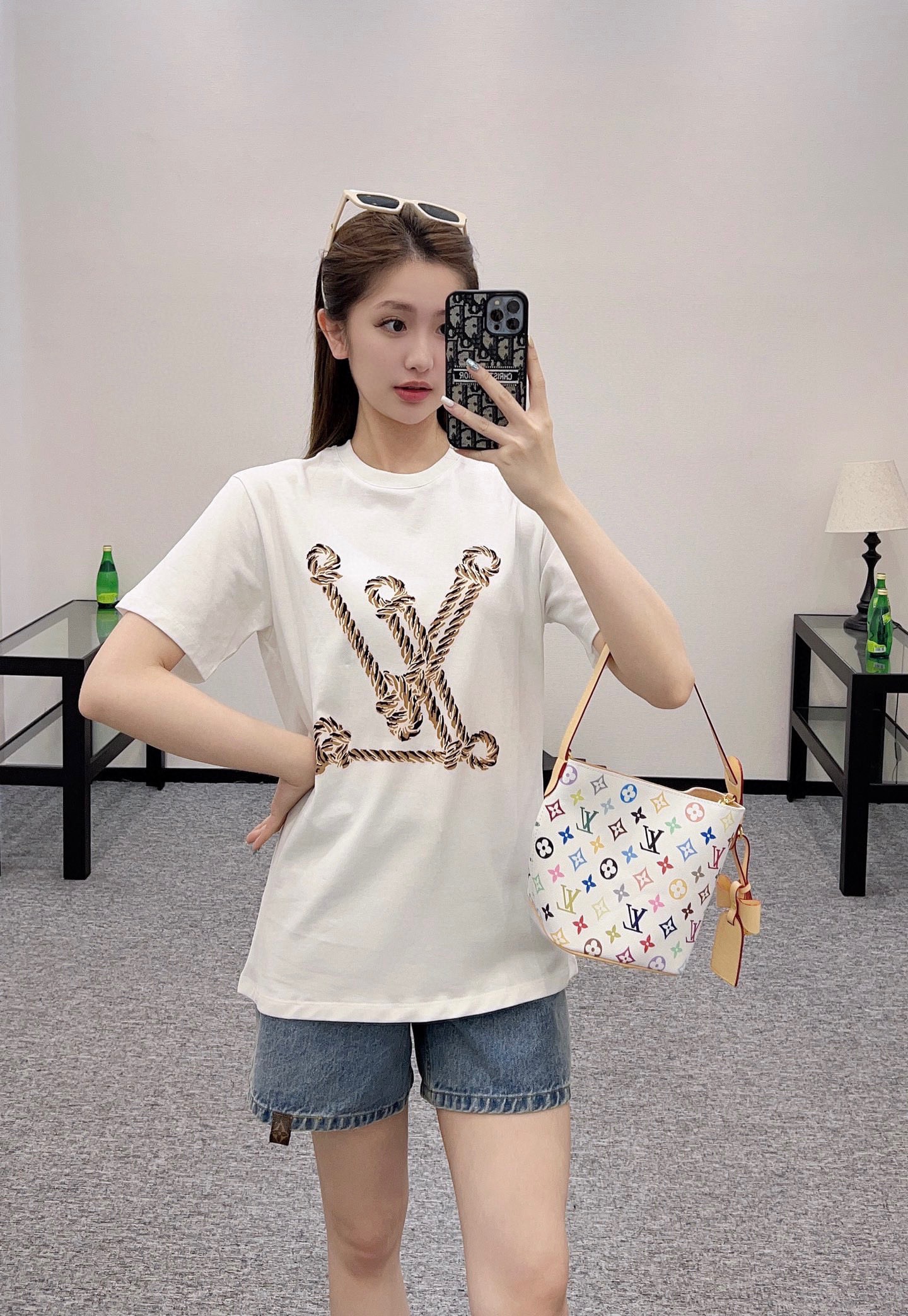 NO:328179,LvDonkey House!  Special counter model!  Nautical series with letter logo pattern printed round neck short-sleeved T-shirt on chest!  Complete three standards!  S/M/L, shipped in stock!  (M size bust 98 length 63), louis vuitton,louis vuitton,louis vuitton,t-shirt,tees,t-shirt,alexander wang19860909Lv驴家！专柜款！航海系列胸前字母logo图案印花圆领短袖T恤！三标齐全！码数S/M/L,现货发！(M码胸围98衣长63),,louis vuitton,louis vuitton,louis vuitton,T-shirt,tees，t-shirt,alexander wang,Women's clothing