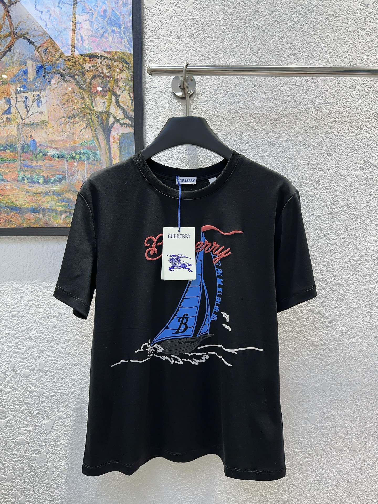 NO:327592,Bur Burberry!  Special counter model!  Sailing letter logo pattern printed round neck mercerated cotton short-sleeved T-shirt on chest!  Complete three standards!  S/M/L, shipped in stock!  (M size bust 96 length 59), burberry,burberry,T-shirt,tees,t-shirt,alexander wang19860909Bur巴宝莉！专柜款！胸前帆船字母logo图案印花圆领丝光棉短袖T恤！三标齐全！码数S/M/L,现货发！(M码胸围96衣长59),,burberry,burberry,T-shirt,tees，t-shirt,alexander wang,Women's clothing