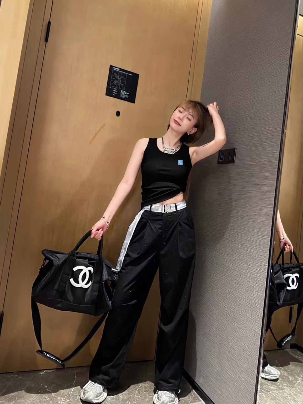 NO:328155,Ami Home!  New counter style!  Chest embroidered smiling face pattern round neck sleeveless vest!  Excellent fabric!  White and black!  S/M/L, shipped in stock!  (M size bust 76 length 52), alexander wang19860909Ami家！专柜新款！胸口刺绣笑脸图案圆领无袖背心！面料超赞！白色黑色！码数S/M/L,现货发！(M码胸围76衣长52),,alexander wang,Women's clothing