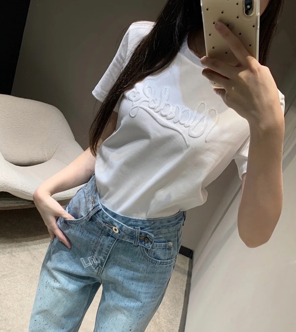 NO:420523,Moncler covers his mouth!  Special counter model!  Heavy industrial embroidered letter logo pattern cuff badge round neck mercerized cotton short-sleeved T-shirt on chest!  Complete three standards!  White and black!  S/M/L/XL, shipped in stock!  (M size bust 92 length 59), Moncler, T-shirt,tees, t-shirt,alexander wang19860909Moncler蒙口！专柜款！胸前重工刺绣字母logo图案袖口徽章圆领丝光棉短袖T恤！三标齐全！白色黑色！码数S/M/L/XL,现货发！(M码胸围92衣长59),,Moncler,T-shirt,tees，t-shirt,alexander wang,Women's clothing