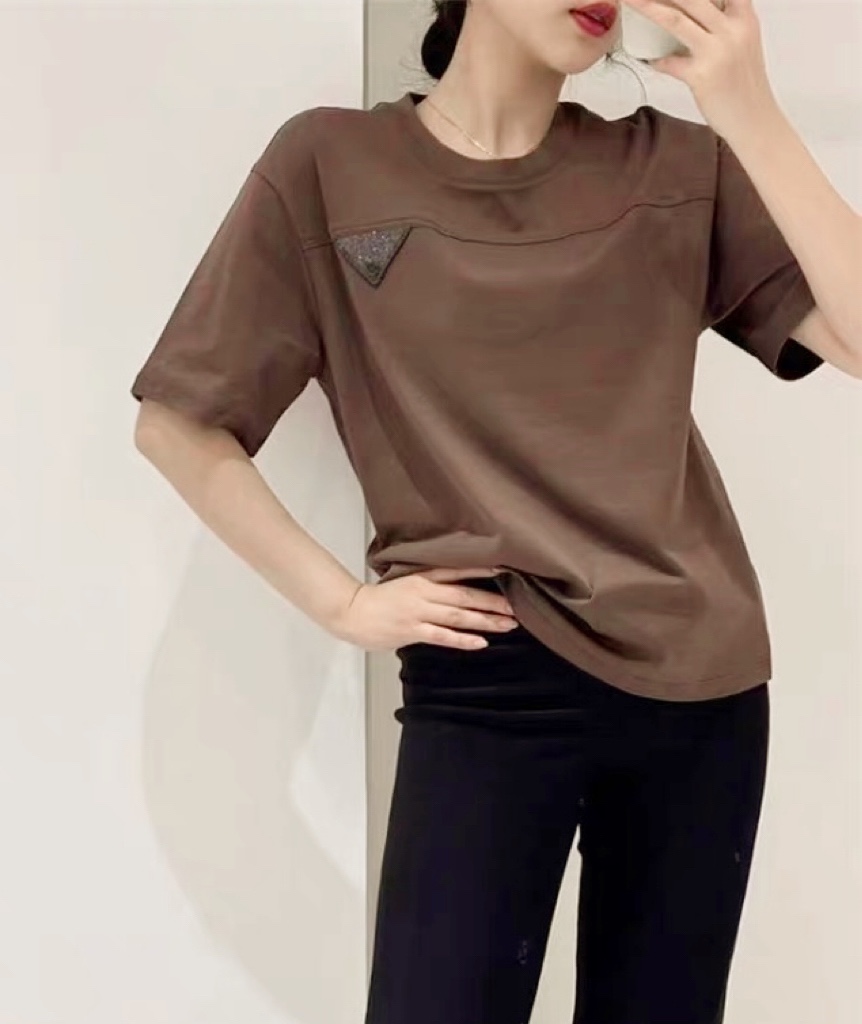 NO:426077,Bc home!  Special counter model!  Customized 80 double-sided mercerized cotton chest embroidered chain bead buttons with round neck short-sleeved T-shirt!  Complete three standards!  Three colors!  Number of codes 36/38/40/42, shipped in stock!  (40 size bust 98 length 62), chanel, T-shirt,tees, t-shirt,alexander wang19860909Bc家！专柜款！定制80支双面丝光棉胸口刺绣链珠纽扣装饰圆领短袖T恤！三标齐全！三色！码数36/38/40/42,现货发！(40码胸围98衣长62),,chanel,T-shirt,tees，t-shirt,alexander wang,Women's clothing