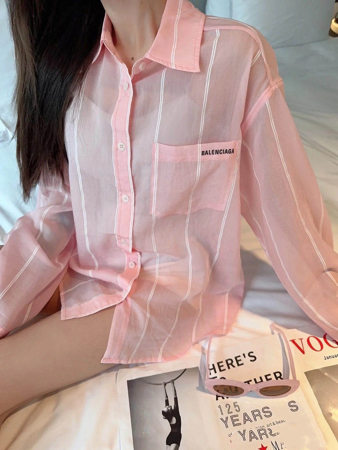 NO:333298,Balen Paris home!  Excellent quality!  Pocket letter logo pattern printed lapel loose striped silk cotton sunscreen shirt!  Blue pink!  S/M/L, shipped in stock!  (Size S bust 104 72-74),,balenciaga,balenciaga,shirts,alexander wang19860909Balen巴黎家！质量赞！口袋字母logo图案印花翻领宽松条纹丝绵防晒衬衫！蓝色粉色！码数S/M/L,现货发！(S码胸围104衣长72-74),,balenciaga,balenciaga,shirts,alexander wang,Women's clothing