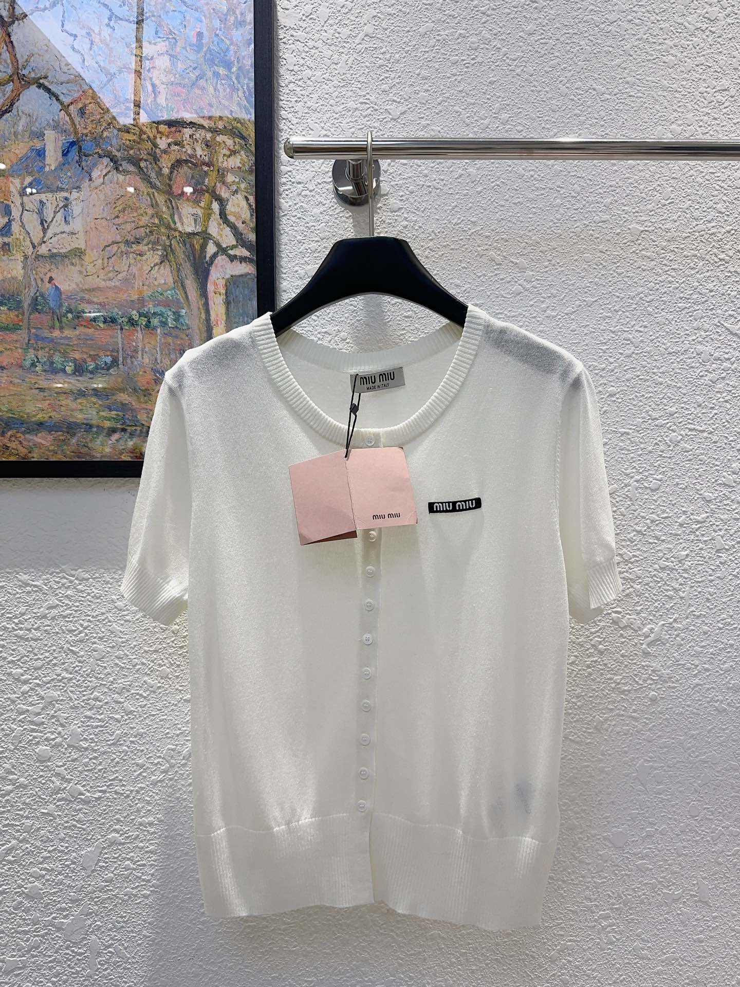 NO:333127,Miu Miu family!  Higher version!  Chest letter logo pattern round neck thin short-sleeved knitted top!  Excellent quality!  Complete three standards!  Number of codes 36/38/40, shipped in stock!  (38 size bust 94 length 55), miumiu, T-shirt, alexander wang19860909Miu缪家！高版本！胸口字母logo图案圆领薄款短袖针织上衣！质量赞！三标齐全！码数36/38/40,现货发！(38码胸围94衣长55),,miumiu,T-shirt,alexander wang,Women's clothing