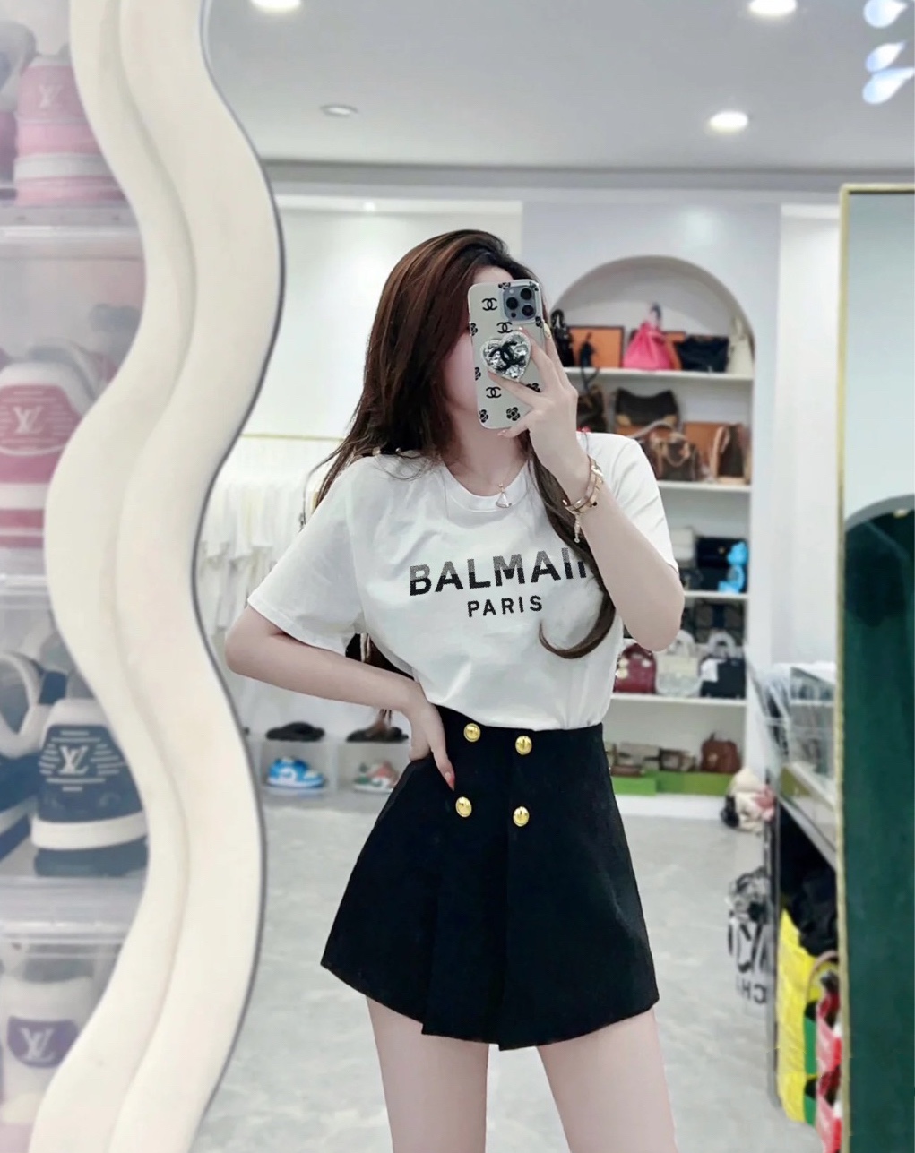 NO:929325,Balm Balmain!  Counter style!  Customized letter metal shoulder buckle letter logo pattern round neck mercerized cotton short-sleeved T-shirt on the chest!  All three standards are complete!  White black!  Size S/M/L, shipped from stock!  (M size bust 96, length 60),,balmain,balmain,T-shirt,tees,t-shirt,19860909Balm巴尔曼！专柜款！定制字母金属肩扣胸前字母logo图案圆领丝光棉短袖T恤！三标齐全！白色黑色！码数S/M/L,现货发！(M码胸围96衣长60),,balmain,balmain,T-shirt,tees，t-shirt,,Women's clothing