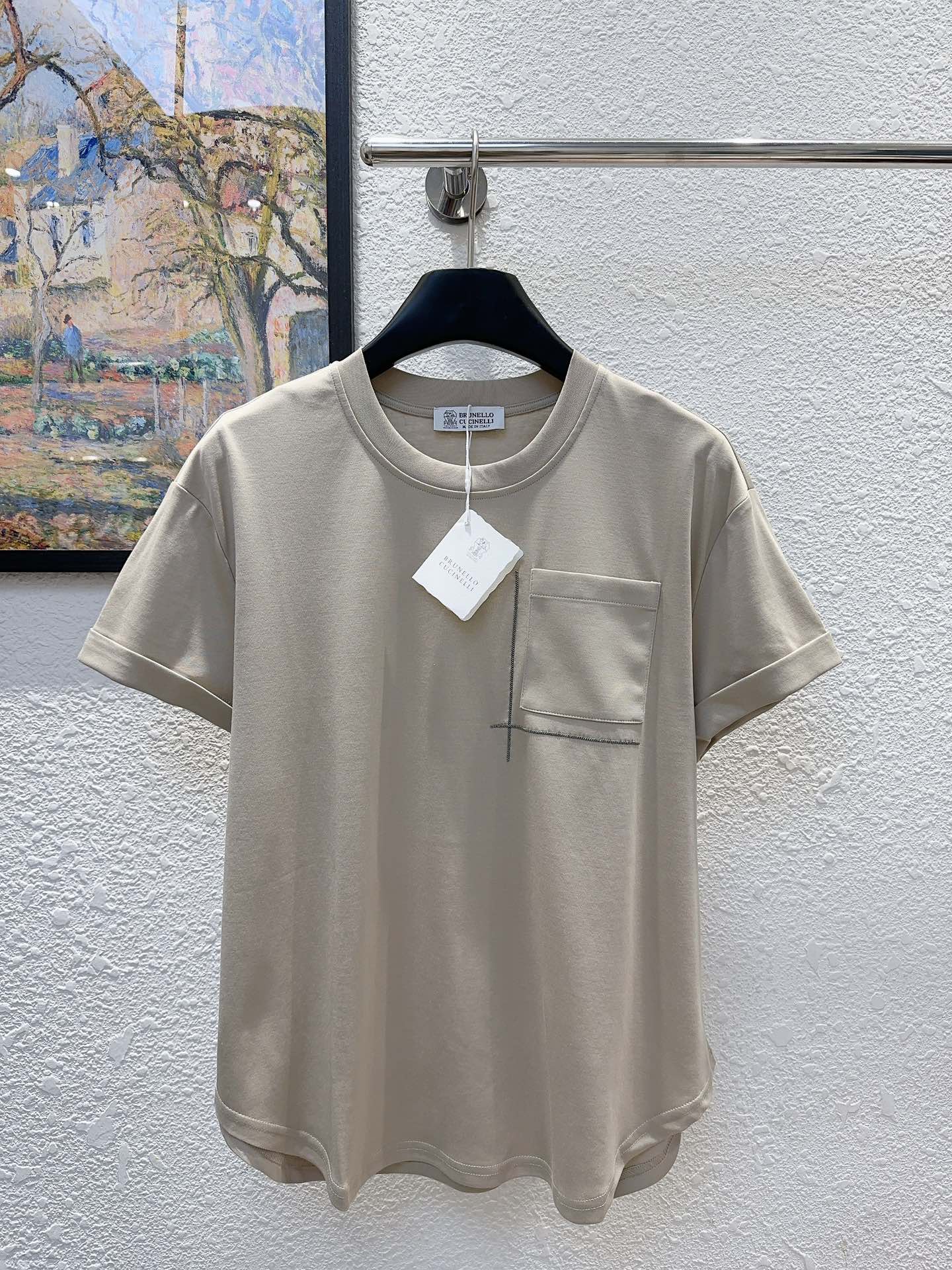 NO:417410,BC home!  Special counter model!  Customized 80-pin mercerized cotton fabric chest pocket embroidered chain beads decorative round neck rolled short-sleeved T-shirt!  Complete three standards!  Four colors!  Number of codes 36/38/40, shipped in stock!  (38 size bust 98 length 59), chanel, T-shirt,tees, t-shirt,alexander wang19860909BC家！专柜款！定制80支丝光棉面料胸前口袋刺绣链珠装饰圆领卷边短袖T恤！三标齐全！四色！码数36/38/40,现货发！(38码胸围98衣长59),,chanel,T-shirt,tees，t-shirt,alexander wang,Women's clothing