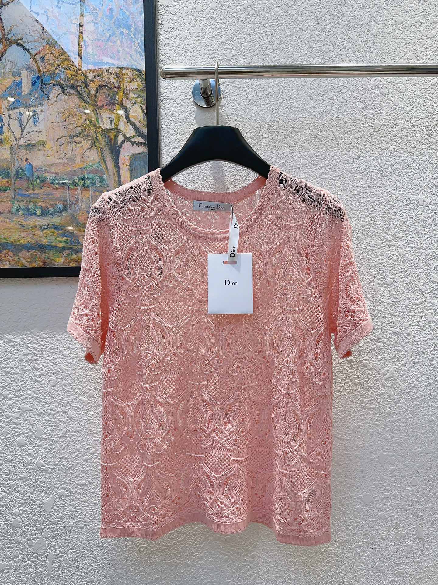 NO:424994,Dio* Di's home!  Special counter model!  Heavy industry embroidered hook-and-cut butterfly pattern round neck short-sleeved knitted top!  It's so beautiful!  Complete three standards!  Number of codes 36/38/40, shipped in stock!  (38 size bust 86 length 52), dior,dior,t-shirt,alexander wang19860909Dio*迪家！专柜款！重工刺绣钩花镂空蝴蝶图案圆领短袖针织上衣！美爆了！三标齐全！码数36/38/40,现货发！(38码胸围86衣长52),,dior,dior,T-shirt,alexander wang,Women's clothing