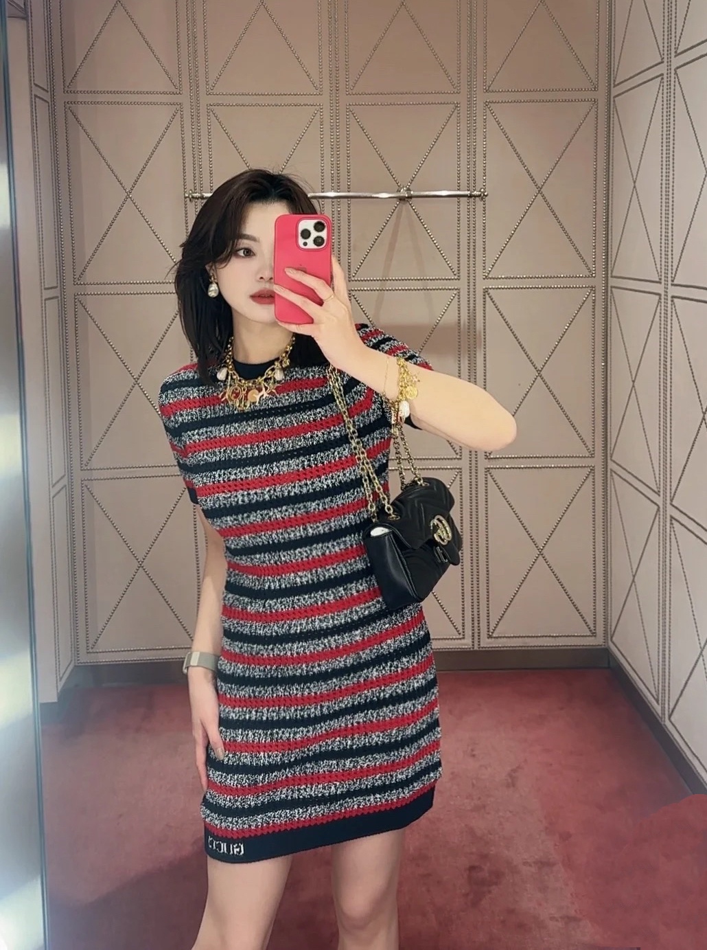 NO:427351,GG Home!  Special counter model!  Skirt letter logo pattern jacquard round neck striped knitted dress!  Complete three standards!  S/M/L, shipped in stock!  (M size bust 82 skirt length 86), gucci, skirts, alexander wang19860909GG家！专柜款！裙摆字母logo图案提花圆领条纹针织连衣裙！三标齐全！码数S/M/L,现货发！(M码胸围82裙长86),,gucci,skirts,alexander wang,Women's clothing