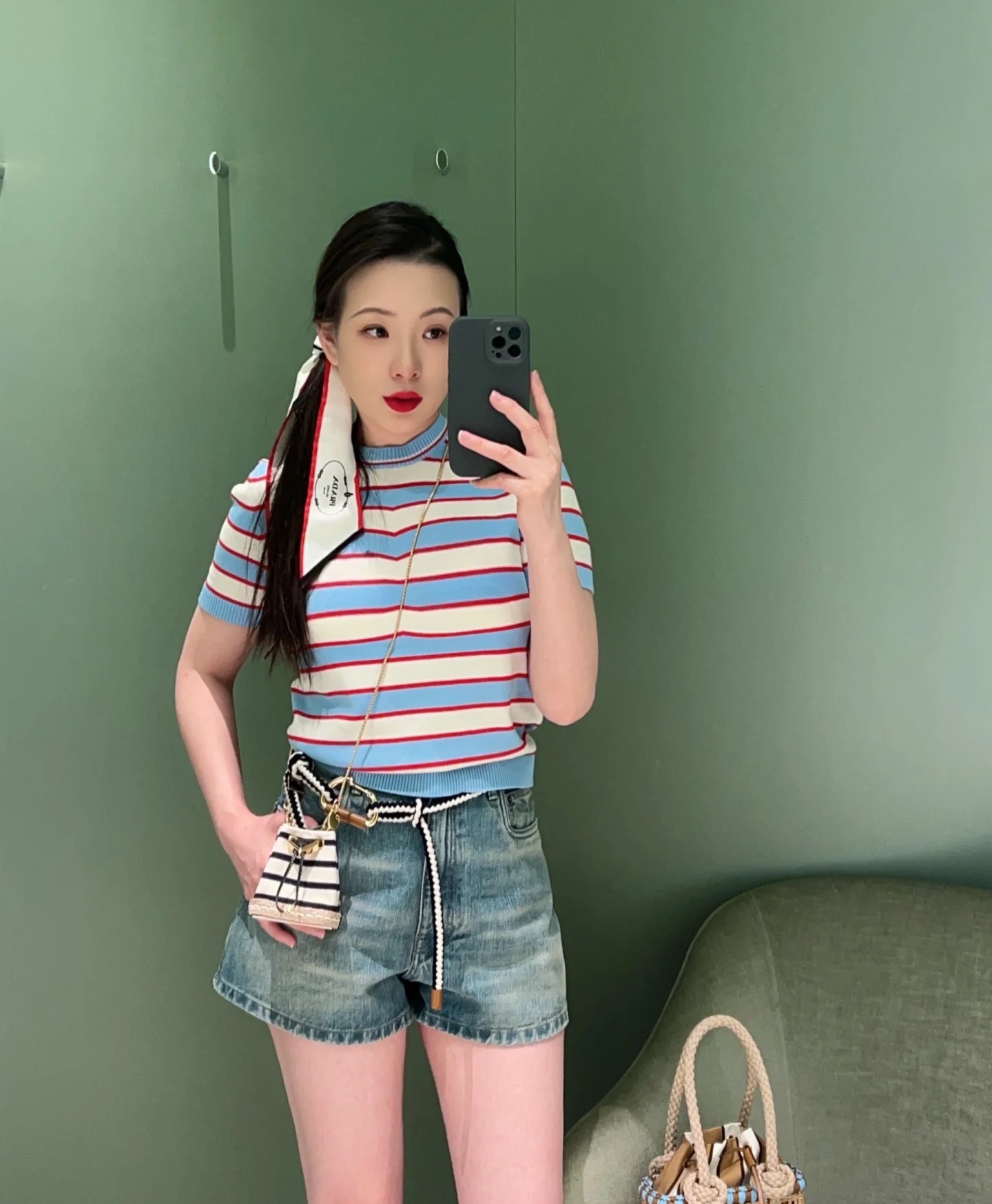 NO:427372,Pra Pu’s family!  Special counter model!  Chest letter logo pattern jacquard round neck striped knit top!  Complete three standards!  S/M/L, shipped in stock!  (M size bust 88 length 54), prada, prada, alexander wang19860909Pra普家！专柜款！胸口字母logo图案提花圆领条纹针织上衣！三标齐全！码数S/M/L,现货发！(M码胸围88衣长54),,prada,prada,alexander wang,Women's clothing