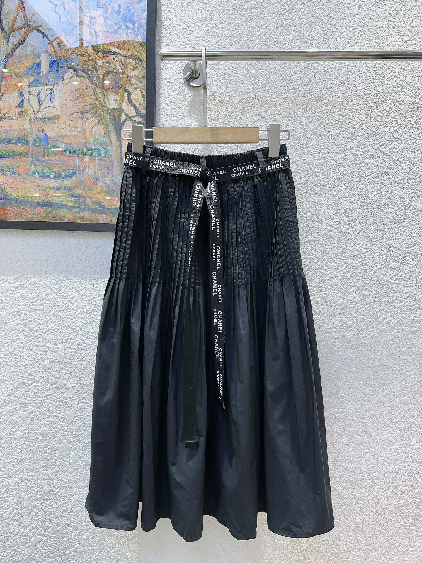 NO:429530,CC Xiaoxiang Home!  Higher version!  Heavy Industry's waist is decorated with a wrinkled elastic waist belt, and a large skirt with a large swaying belt!  White and black!  Number of codes 36/38/40, shipped in stock!  (38 size waist 62 skirt length 75), Chanel, skirts, alexander wang19860909CC小香家！高版本！重工腰间打揽褶皱松紧腰腰带装饰大摆半裙！白色黑色！码数36/38/40,现货发！(38码腰围62裙长75),,chanel,skirts,alexander wang,Women's clothing