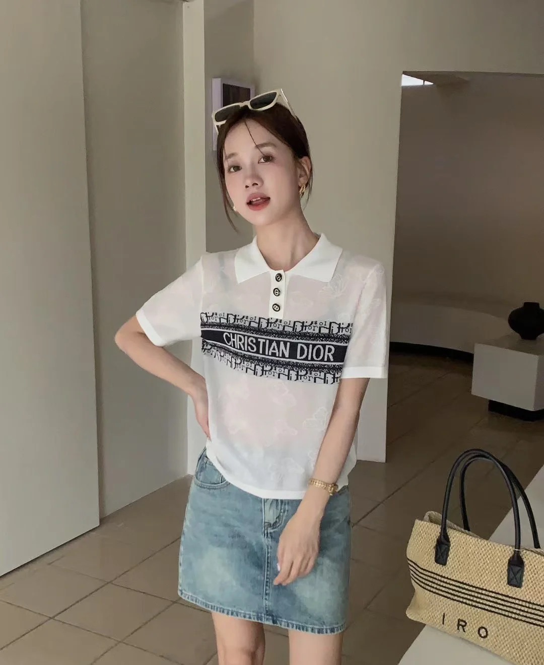 NO:430948,Dio* Di's home!  Higher version!  Customized letter button chest logo pattern butterfly jacquard lapel short-sleeved knitted top!  Complete three standards!  Number of codes 36/38/40, shipped in stock!  (38 size bust 92 length 52), dior,dior,t-shirt,alexander wang19860909Dio*迪家！高版本！定制字母纽扣胸前logo图案蝴蝶提花翻领短袖针织上衣！三标齐全！码数36/38/40,现货发！(38码胸围92衣长52),,dior,dior,T-shirt,alexander wang,Women's clothing