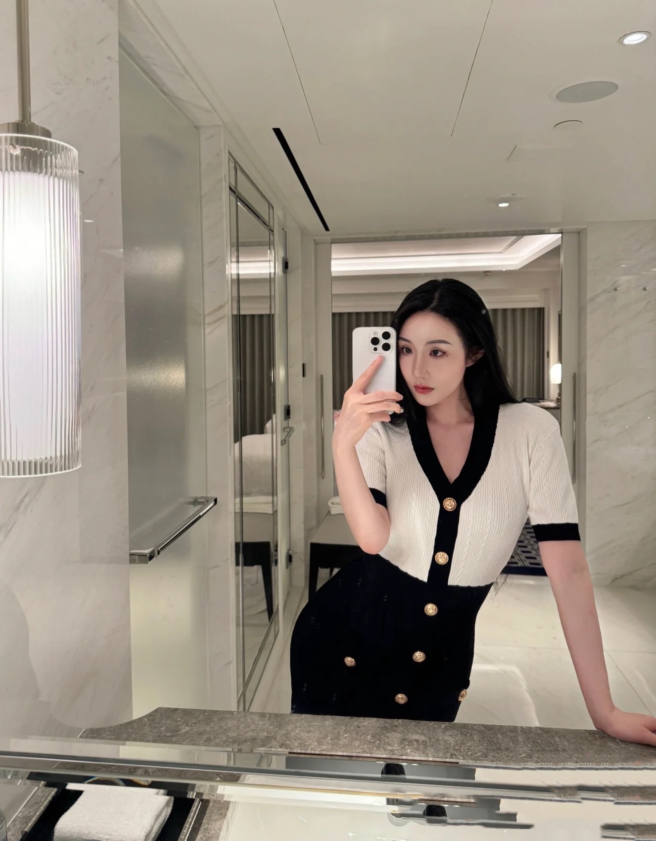 NO:431709,Balm Balmain!  Special counter model!  Higher version!  Customized metal button V-neck single-breasted contrast knitted dress!  Complete three standards!  S/M/L, shipped in stock!  (M size bust 78 skirt length 86), balmain, balmain, skirts, alexander wang19860909Balm巴尔曼！专柜款！高版本！定制金属纽扣V领单排扣撞色针织连衣裙！三标齐全！码数S/M/L,现货发！(M码胸围78裙长86),,balmain,balmain,skirts,alexander wang,Women's clothing