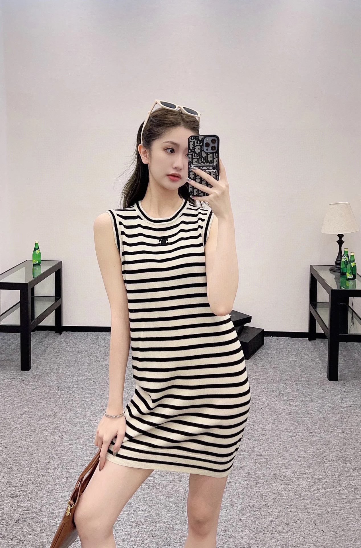 NO:433329,Celin's home!  Special counter model!  Chest embroidered Arc de Triomphe logo pattern round neck sleeveless striped vest dress!  Complete three standards!  S/M/L, shipped in stock!  (M size bust 88 skirt length 86), celine, skirts, alexander wang19860909Celin家！专柜款！胸口刺绣凯旋门logo图案圆领无袖条纹背心连衣裙！三标齐全！码数S/M/L,现货发！(M码胸围88裙长86),,celine,skirts,alexander wang,Women's clothing