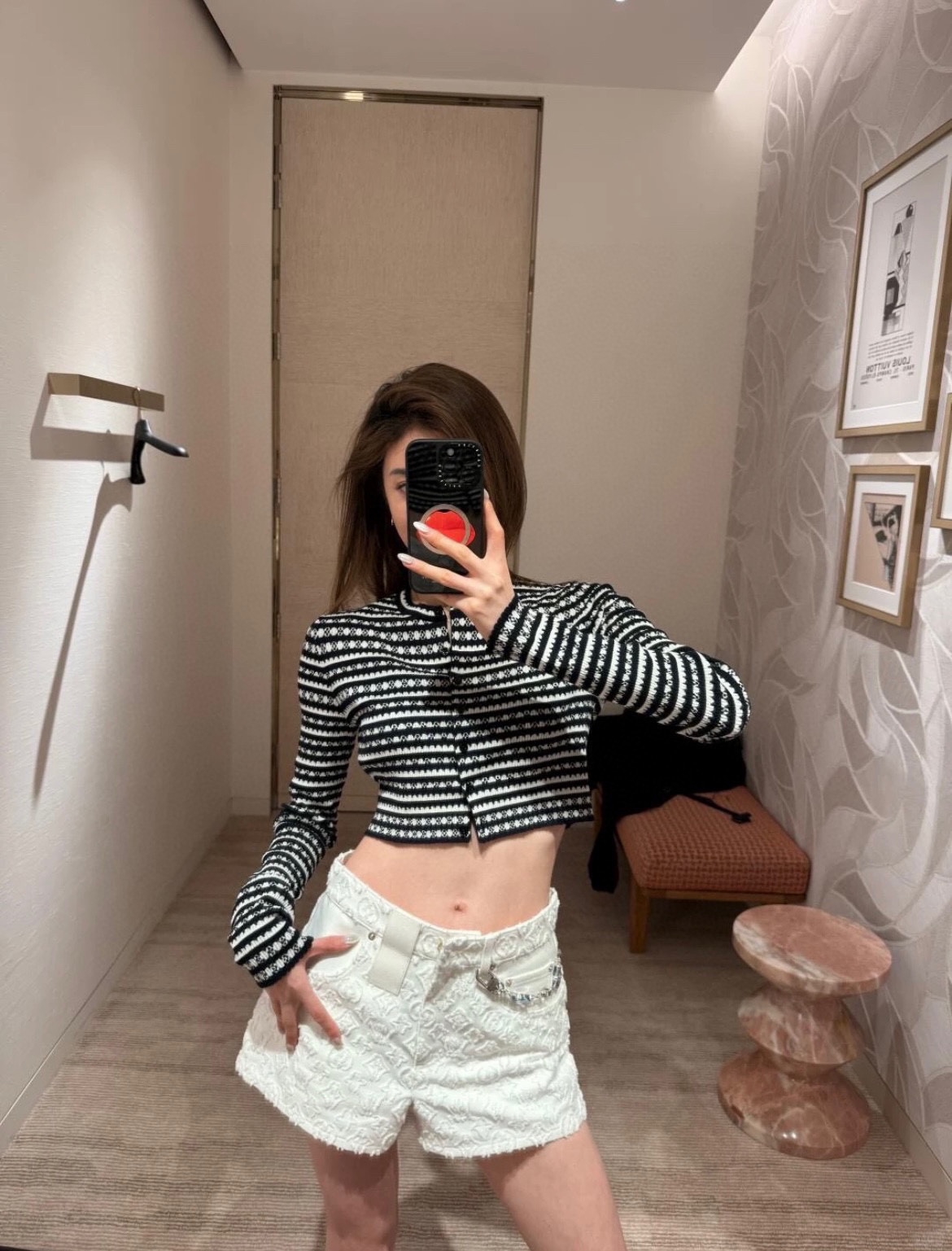 NO:434214,LvDonkey House!  Special counter model!  Customized letter logo button contrasting wavy jacquard short knitted cardigan!  Complete three standards!  S/M/L, shipped in stock!  (M size bust 80 garment length 40), louis vuitton,louis vuitton,louis vuitton,alexander wang19860909Lv驴家！专柜款！定制字母logo纽扣撞色波浪纹提花短款针织开衫！三标齐全！码数S/M/L,现货发！(M码胸围80衣长40),,louis vuitton,louis vuitton,louis vuitton,alexander wang,Women's clothing